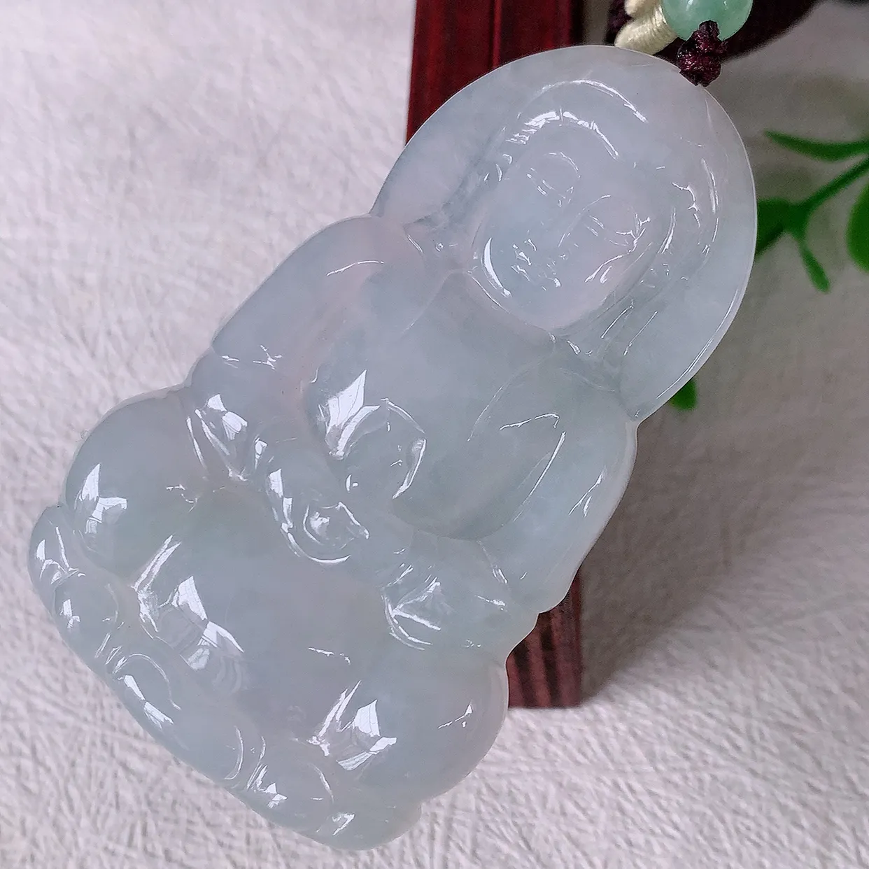 自然光实拍，大件冰胶翡翠观音菩萨吊坠，净瓶观音，冰透亮泽，美观亮丽，观音面相端庄#46.1