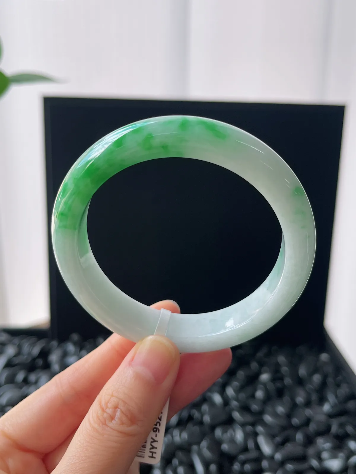 正圈55圈口，翡翠糯化种飘绿手镯