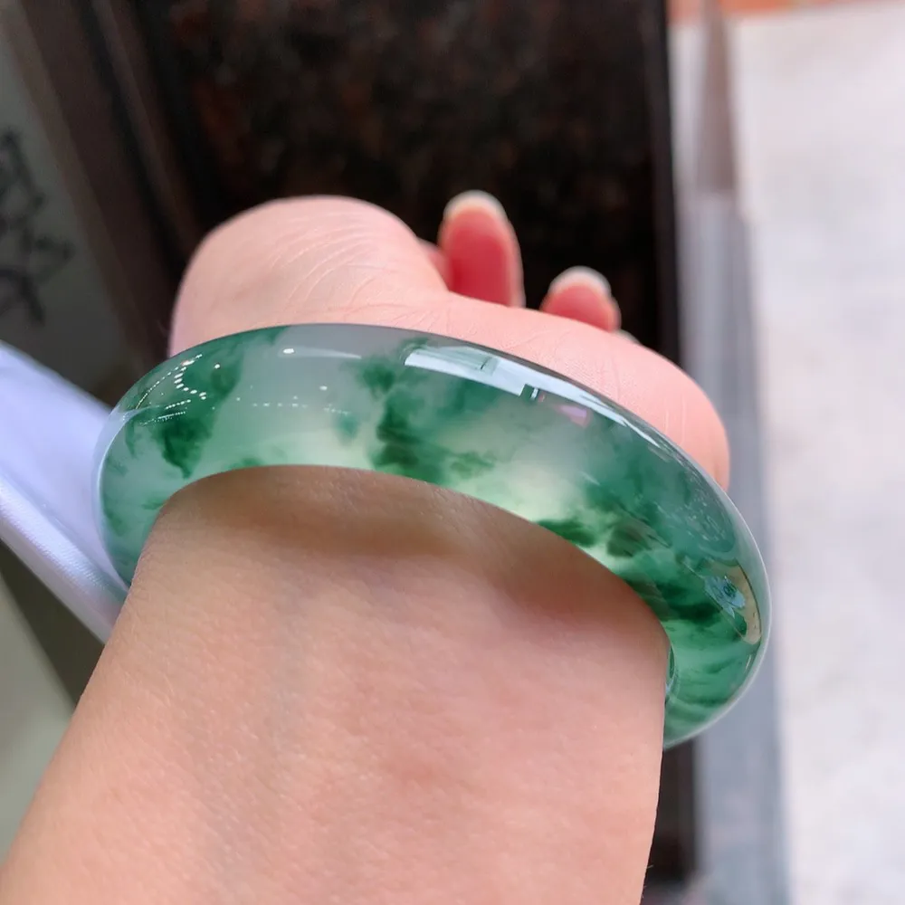 正圈冰玻飘花 无瑕 尺寸:53.1/12.1/8.3 花美 刚性十足 高品质