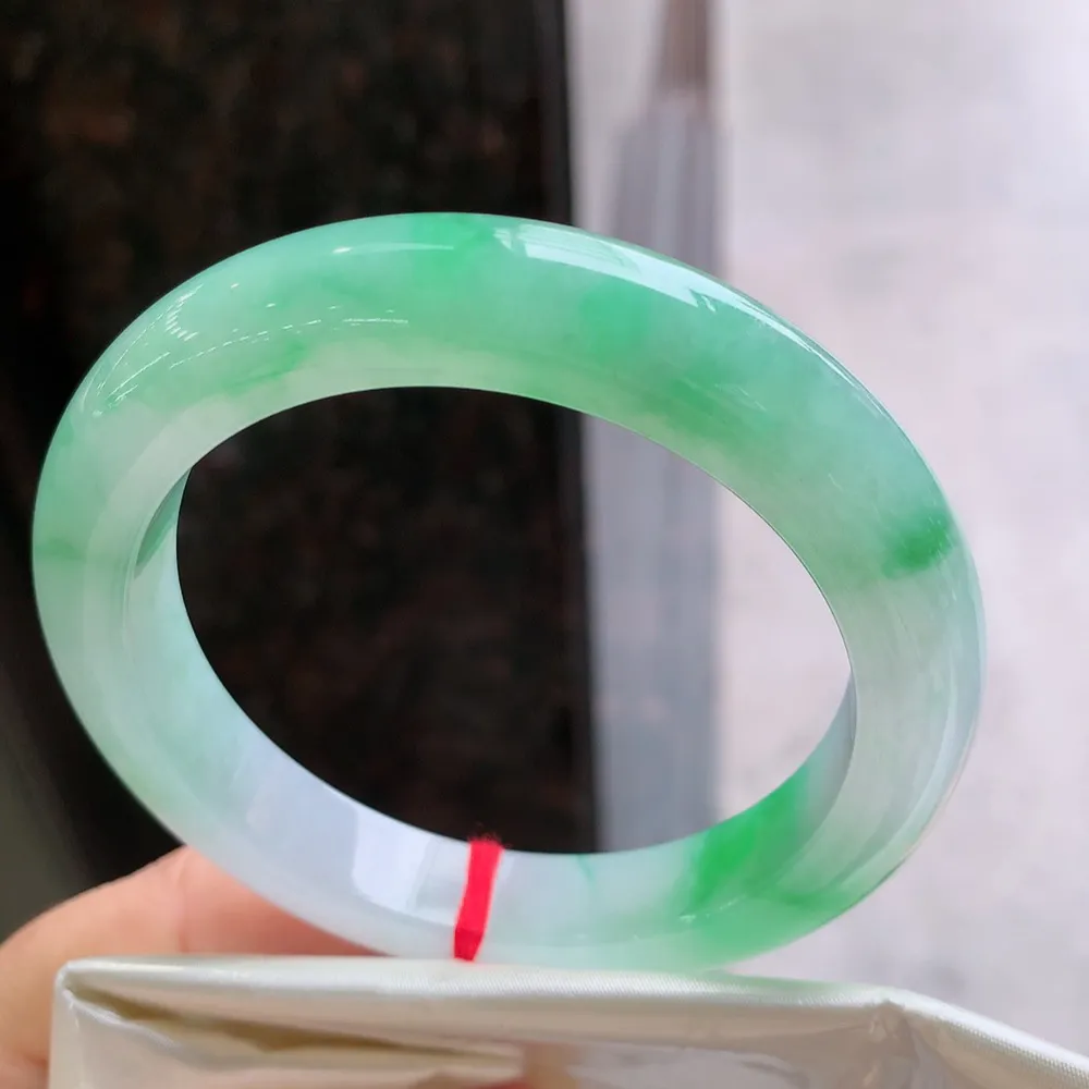 正圈高冰阳绿 无瑕 尺寸:59.1/11.8/9.7 种色俱佳