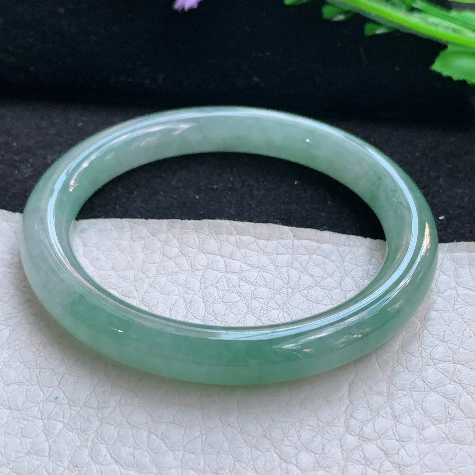 n小圈口53*8.3叮当镯 天然缅甸翡翠冰胶水灵圆条玉手镯 美人镯