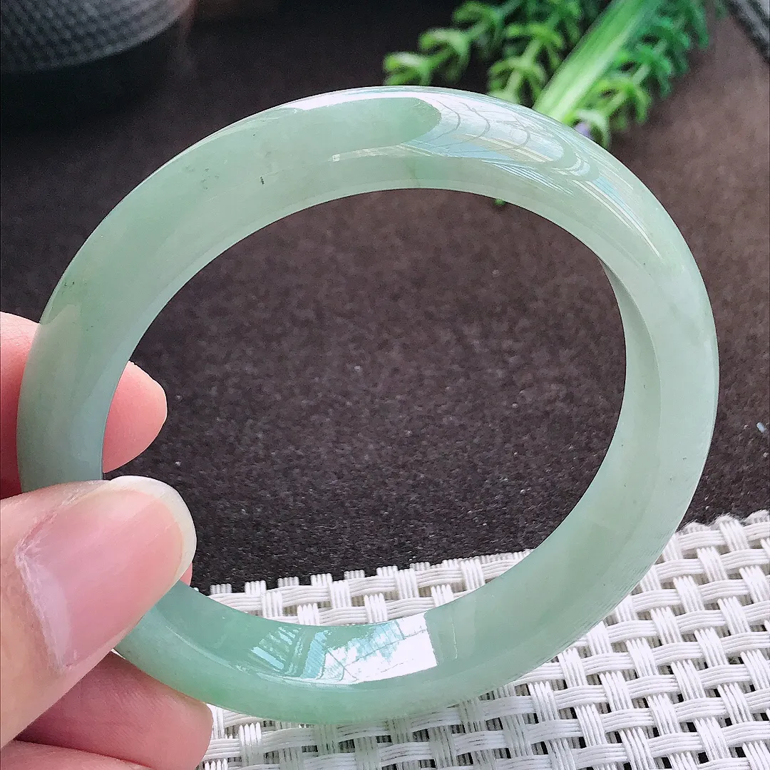 天然a货翡翠56/11.3/8老坑冰胶水灵满绿手镯宽边玉手镯