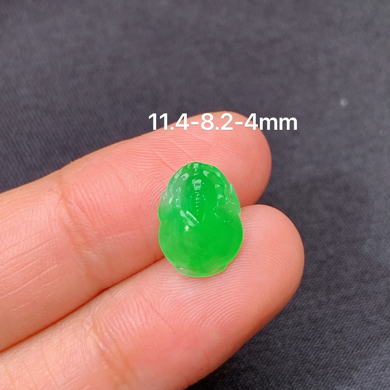 冰阳绿貔貅，镶嵌佳品，冰润色阳，玉质细腻，种水足 尺寸11.4*8.2*4