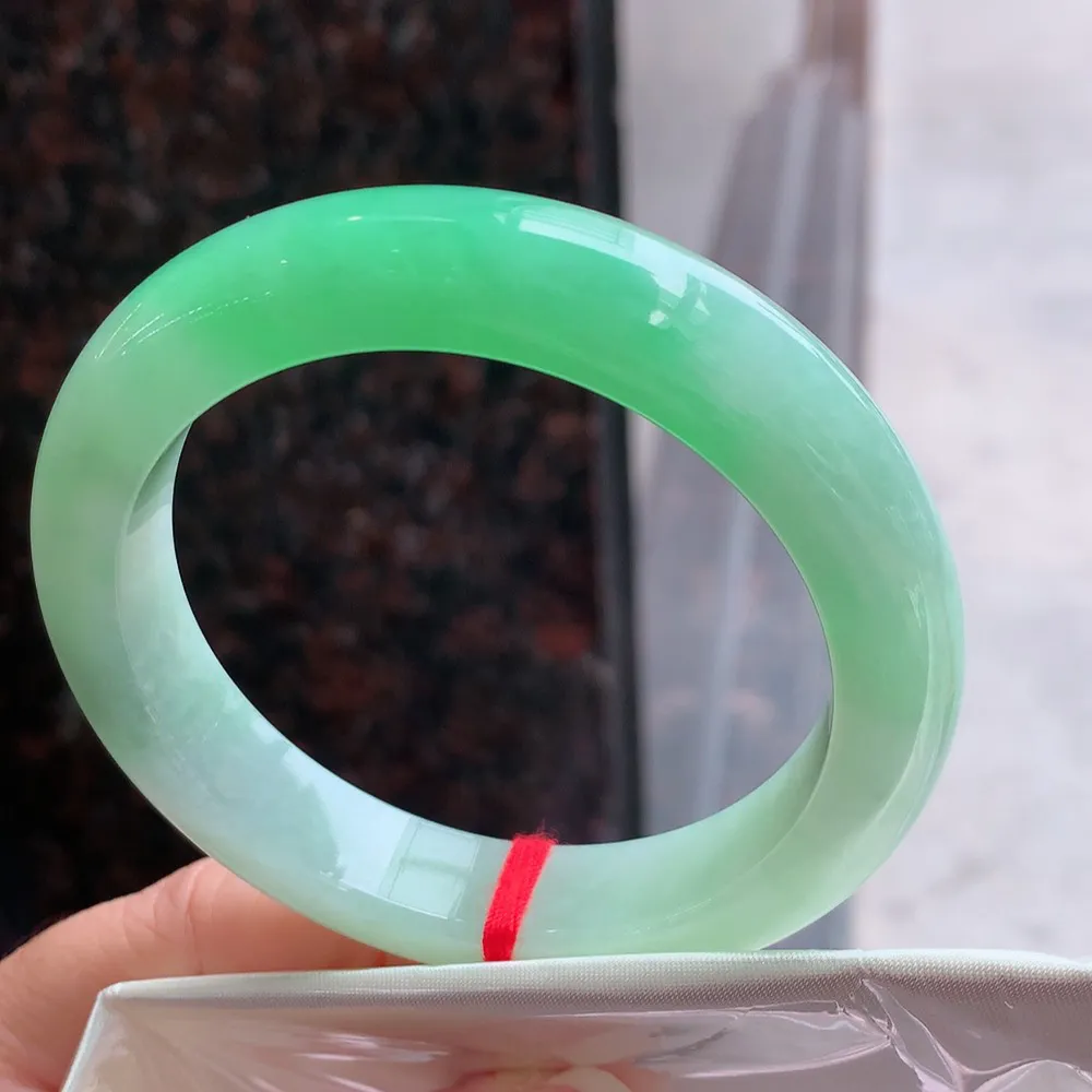 正圈一大节冰阳绿 无瑕 尺寸:58.4/12.9/9.6 色好版型好