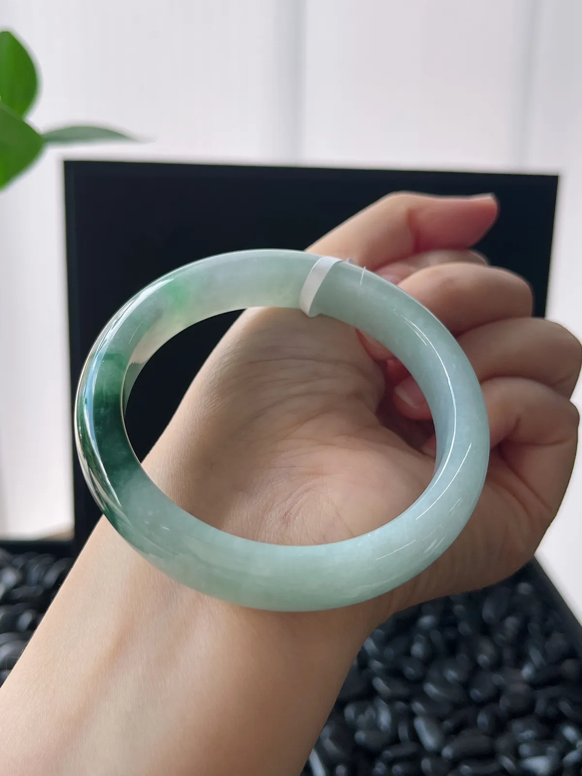 正圈56圈口，翡翠糯化种飘绿手镯