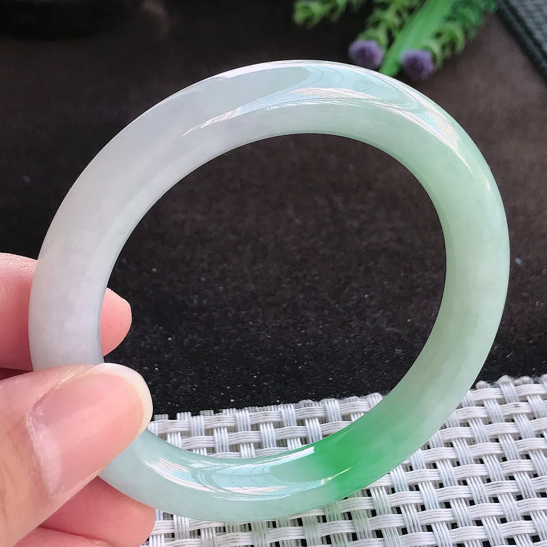 天然a货翡翠55/9.6/9.4老坑冰润起胶飘绿圆条手镯玉手镯