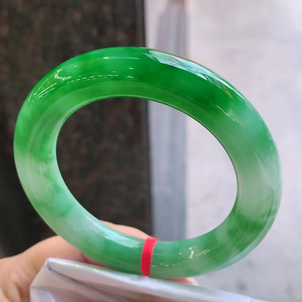 圆条一大节辣绿 无瑕 尺寸:57.4/12.1 色辣