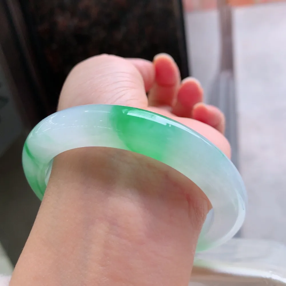 正圈高冰阳绿 无瑕 尺寸:59.1/11.8/9.7 种色俱佳