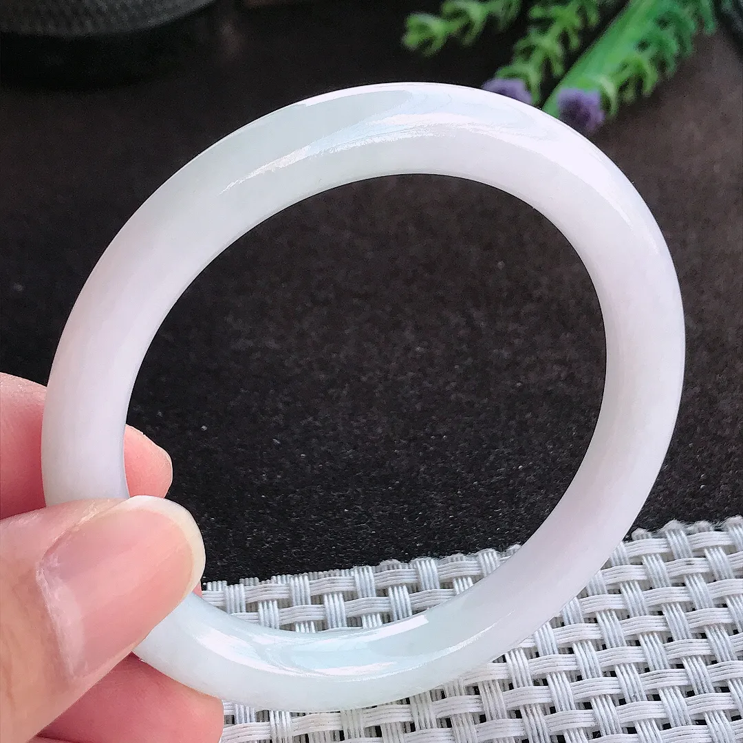 天然a货翡翠55.5/8.2/8.5老坑秀气温润白月光圆条手镯玉手镯