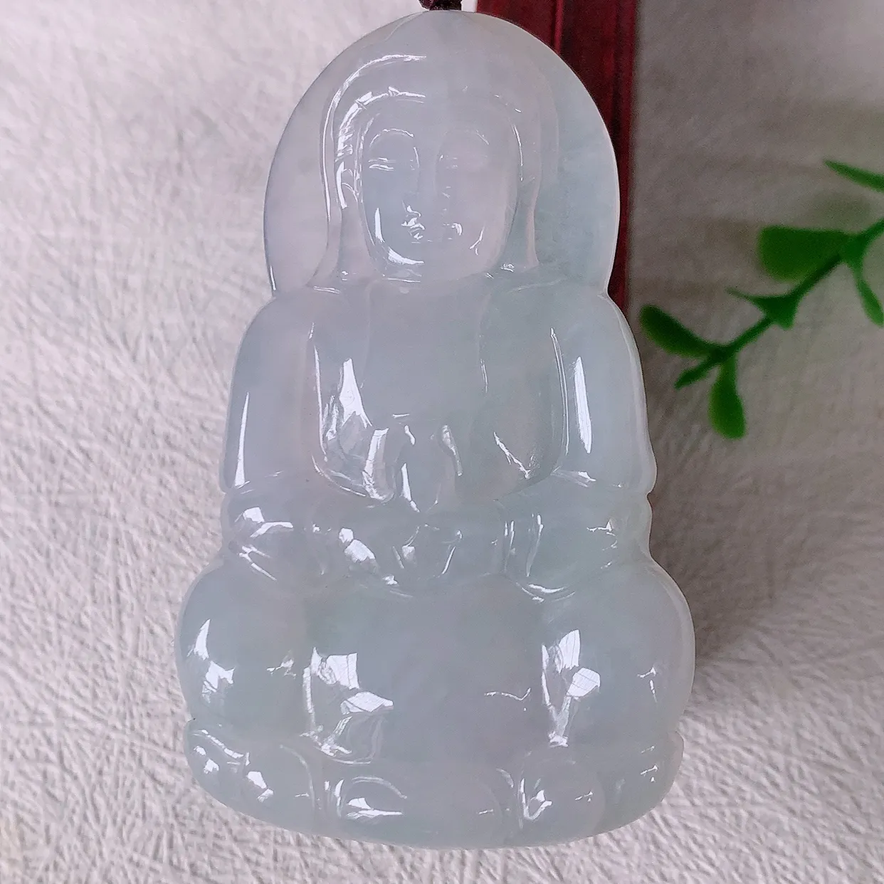 自然光实拍，大件冰胶翡翠观音菩萨吊坠，净瓶观音，冰透亮泽，美观亮丽，观音面相端庄#46.1