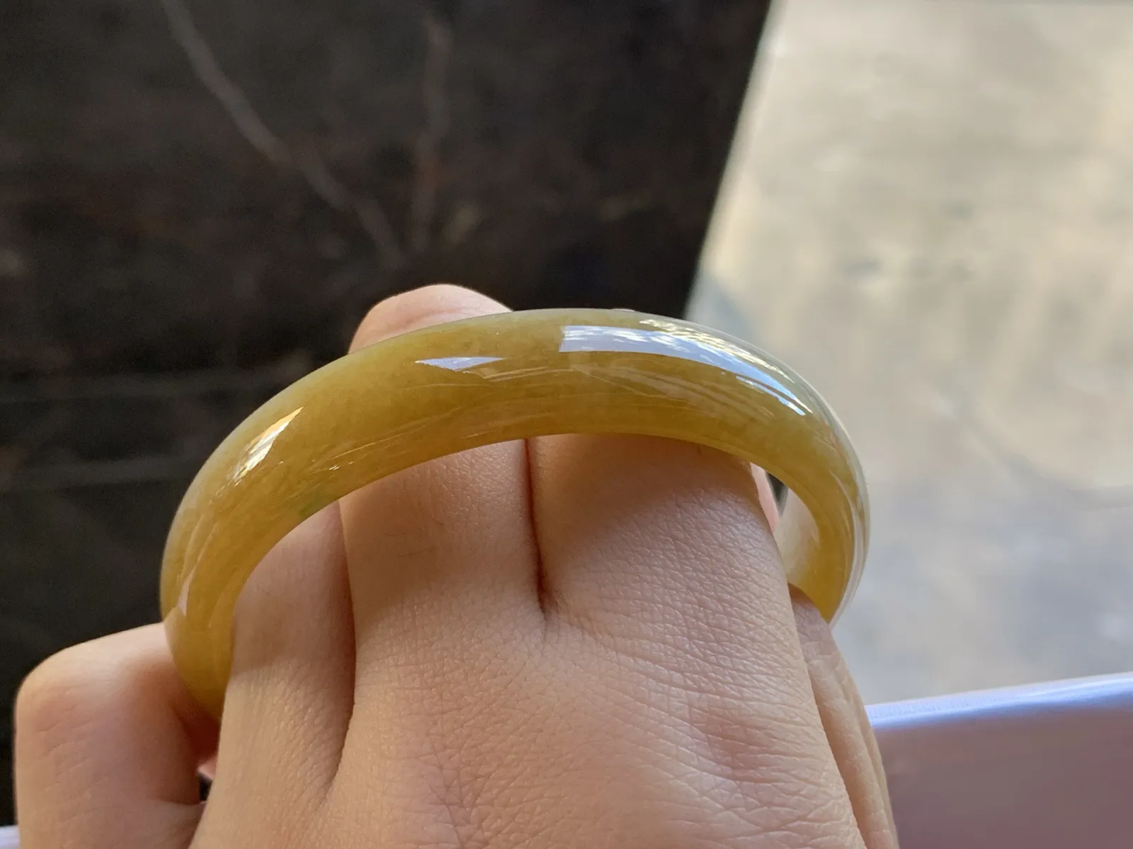 52-12.5-6

黄翡贵妃手镯^_^正圈50可以带