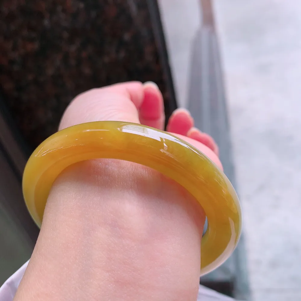 圆条惊艳满色黄翡 无瑕 尺寸:54.1/10.8 惊艳 高品质