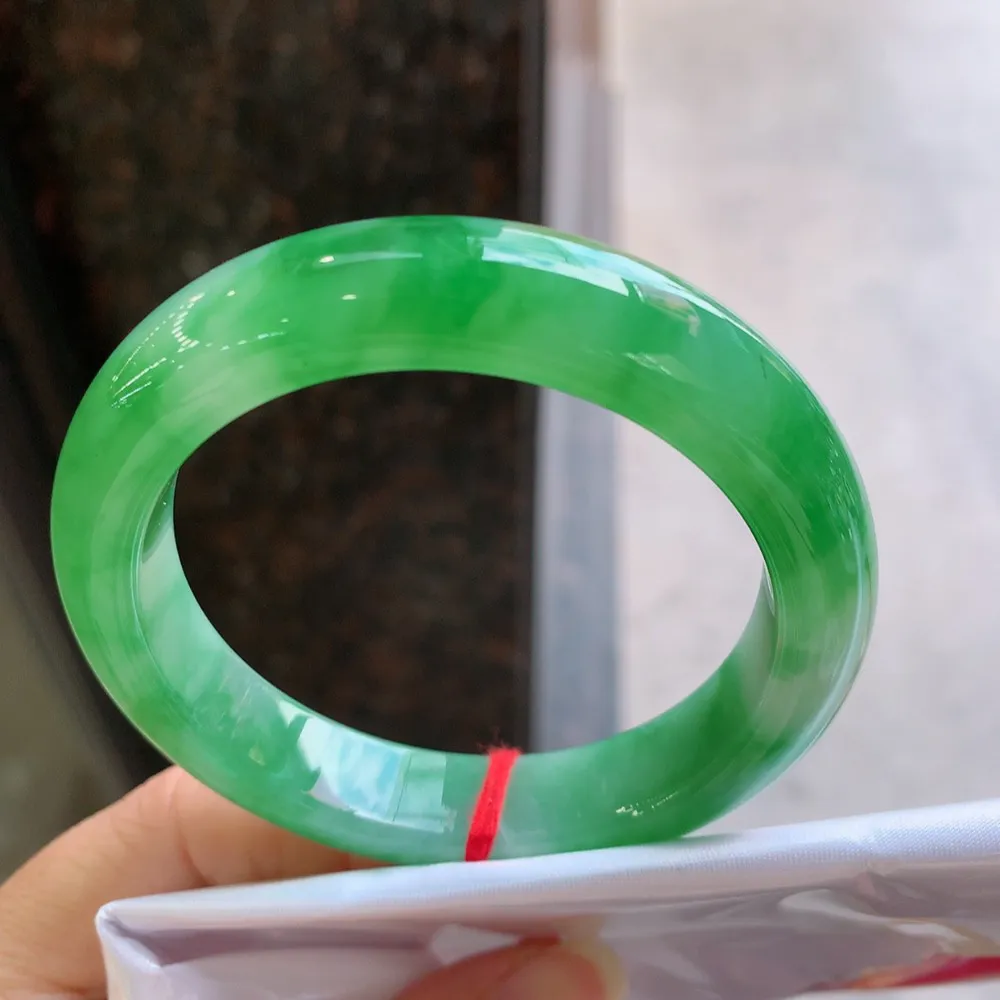 正圈高冰阳绿 无瑕 尺寸:54.8/12.2/9.1 种色俱佳