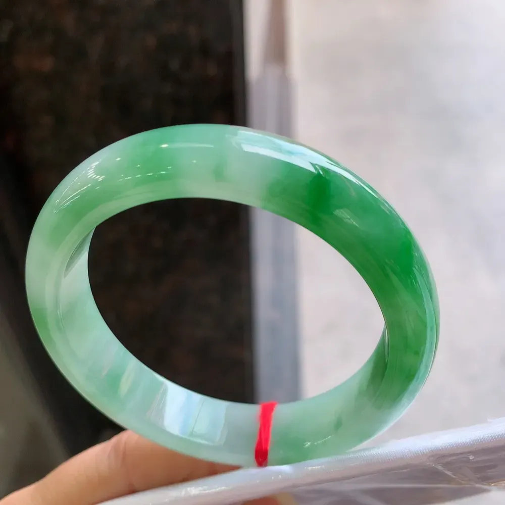 正圈一大节翠绿 无瑕 尺寸:56.7/13.1/8.4 色好