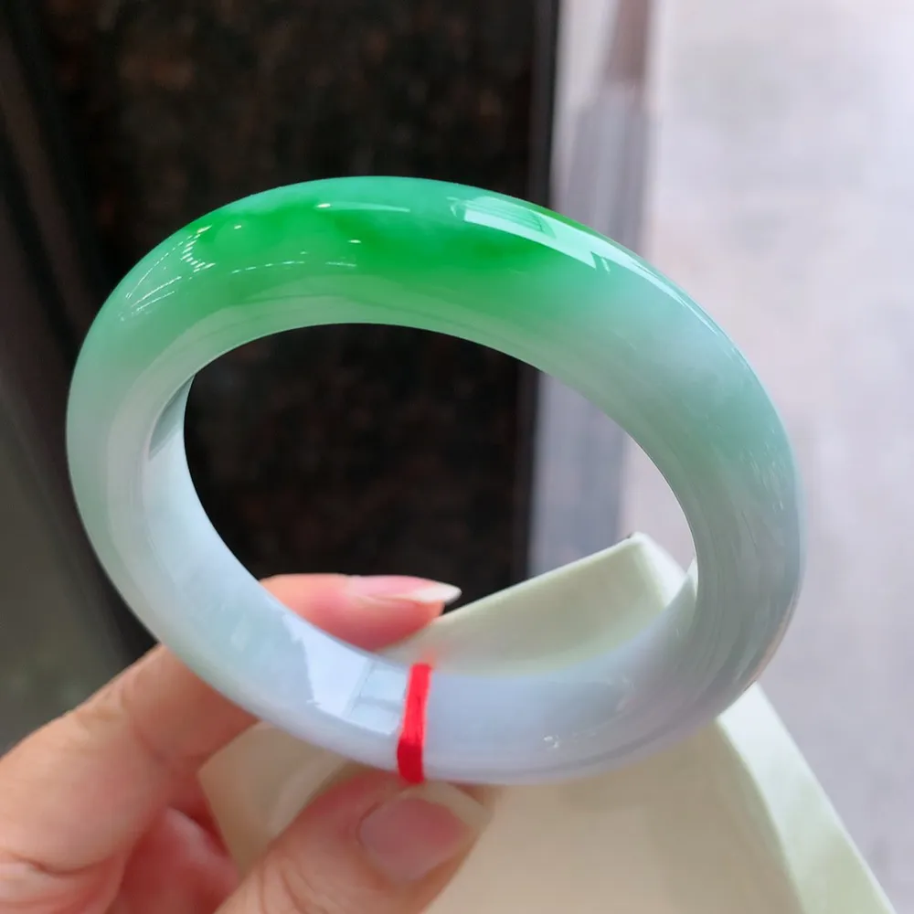 正圈一大节阳绿 无瑕 尺寸:56.9/12.7/10 色阳