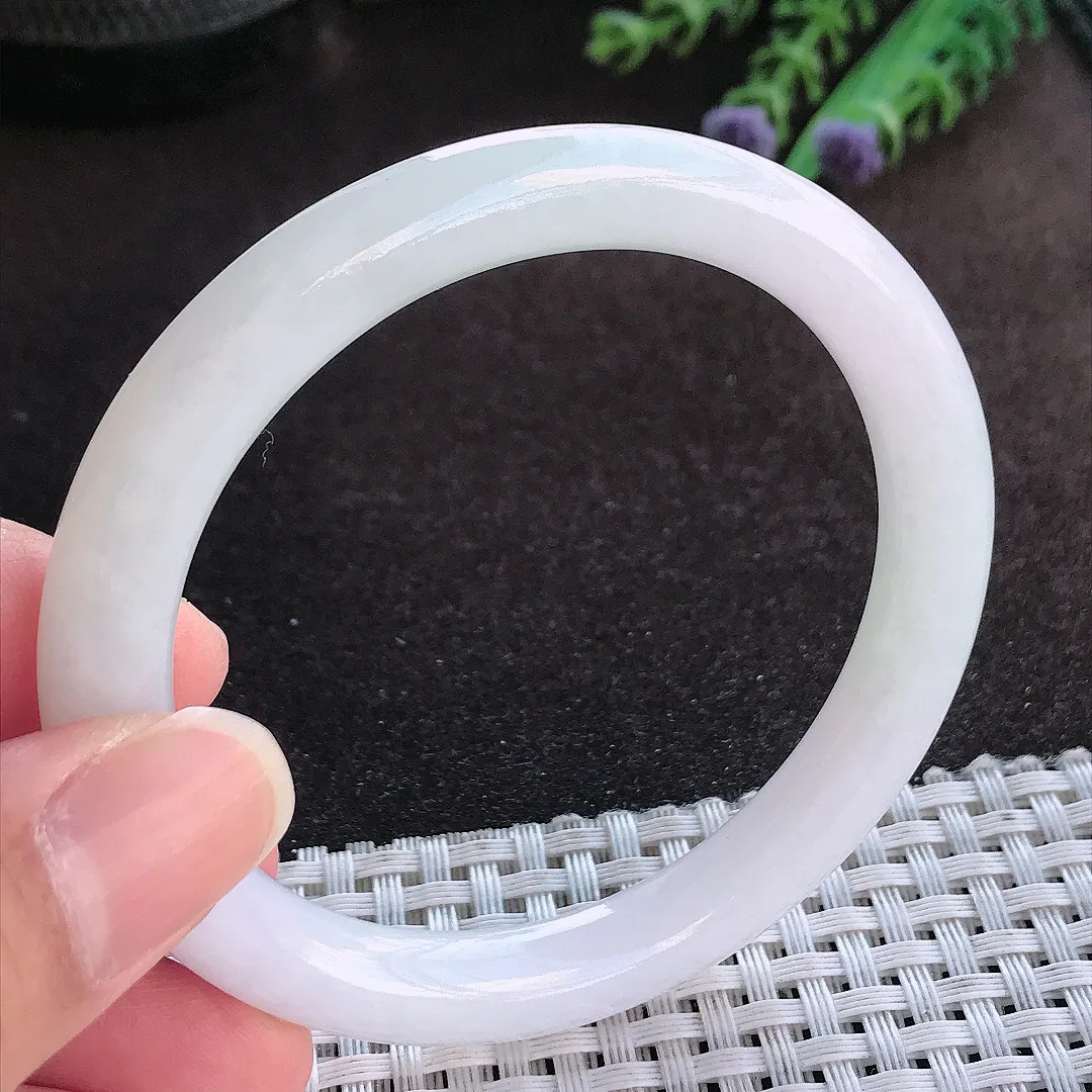 天然a货翡翠55.5/8.2/8.5老坑秀气温润白月光圆条手镯玉手镯