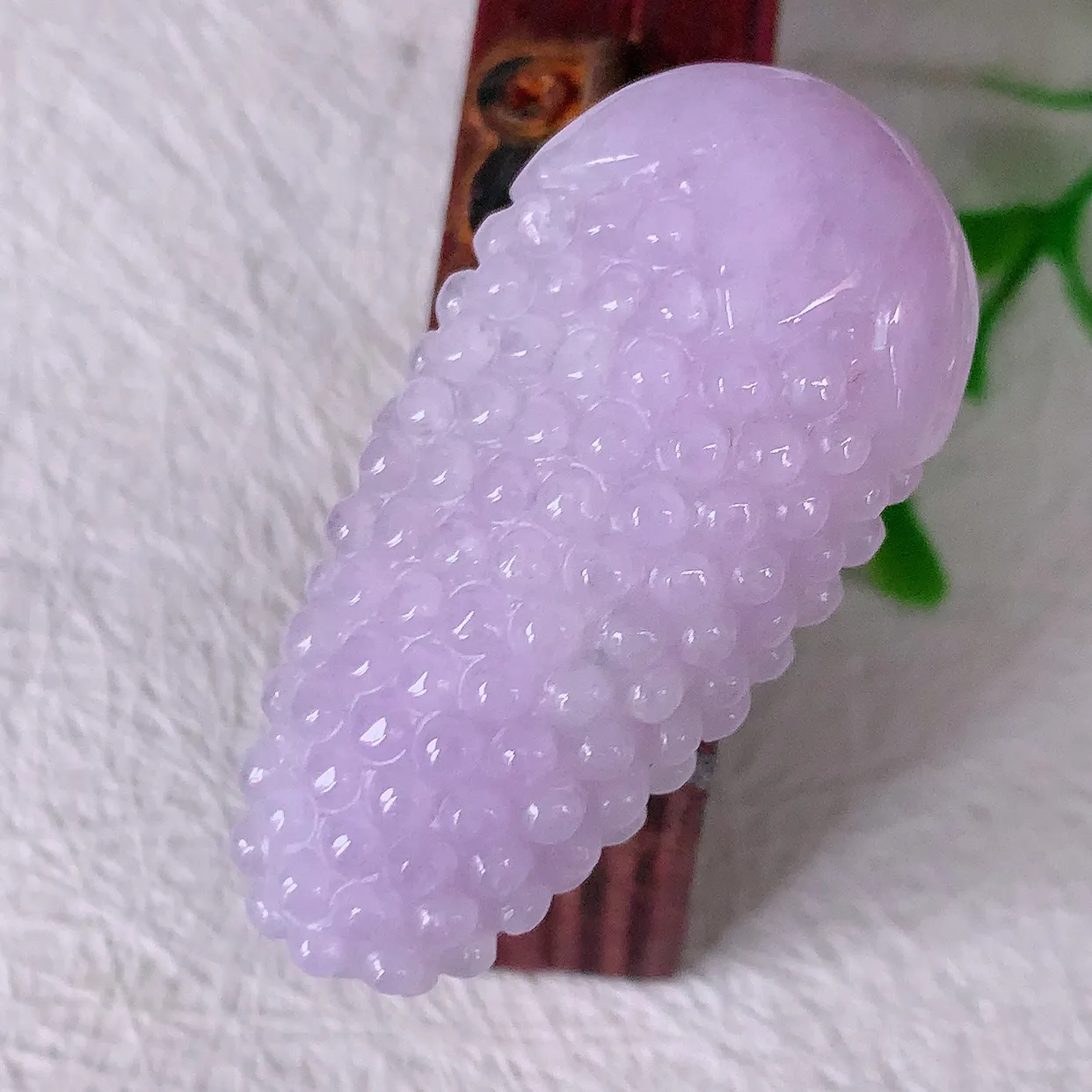 自然光实拍，多子多福葡萄紫罗兰翡翠吊坠，种老水足，雕工精湛 ，寓意美好，佩戴时尚出众！#57.17