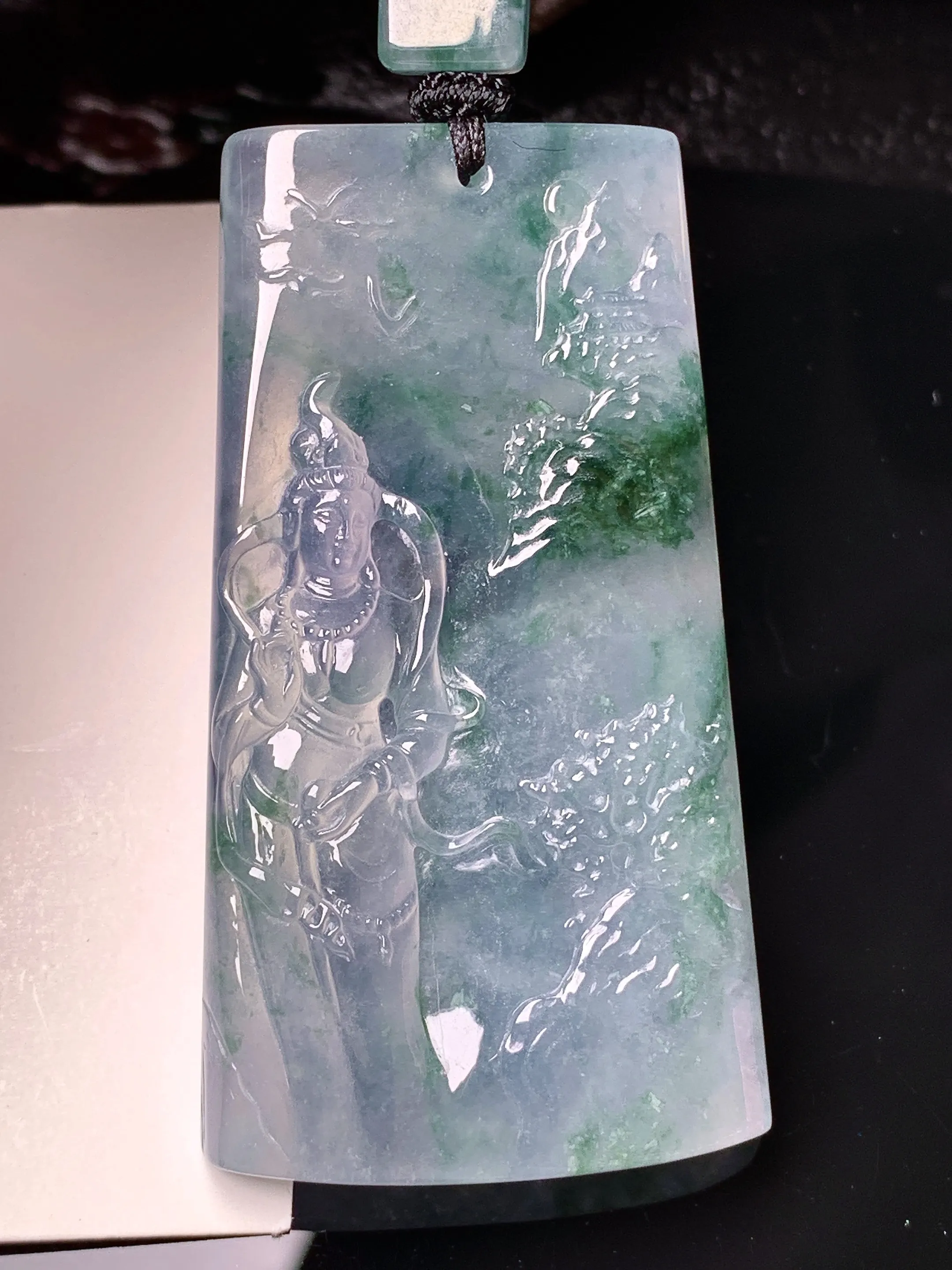 冰种飘绿观音吊坠 玉质细腻 色泽清新艳丽 整体尺寸58*31.2*5.2