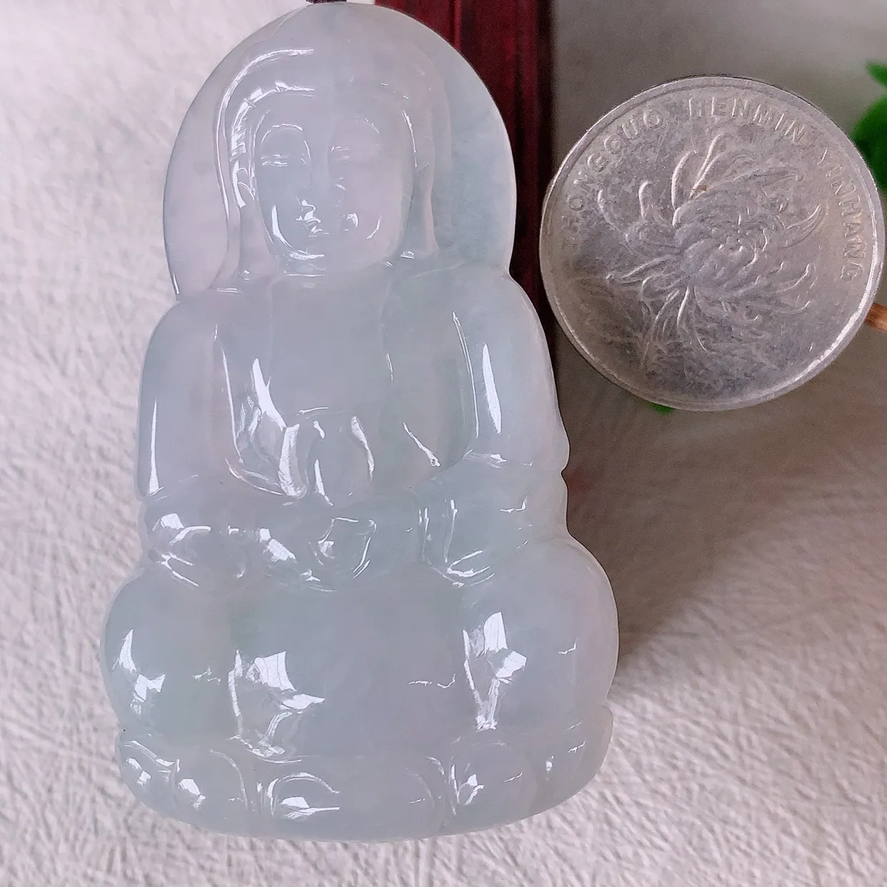 自然光实拍，大件冰胶翡翠观音菩萨吊坠，净瓶观音，冰透亮泽，美观亮丽，观音面相端庄#46.1