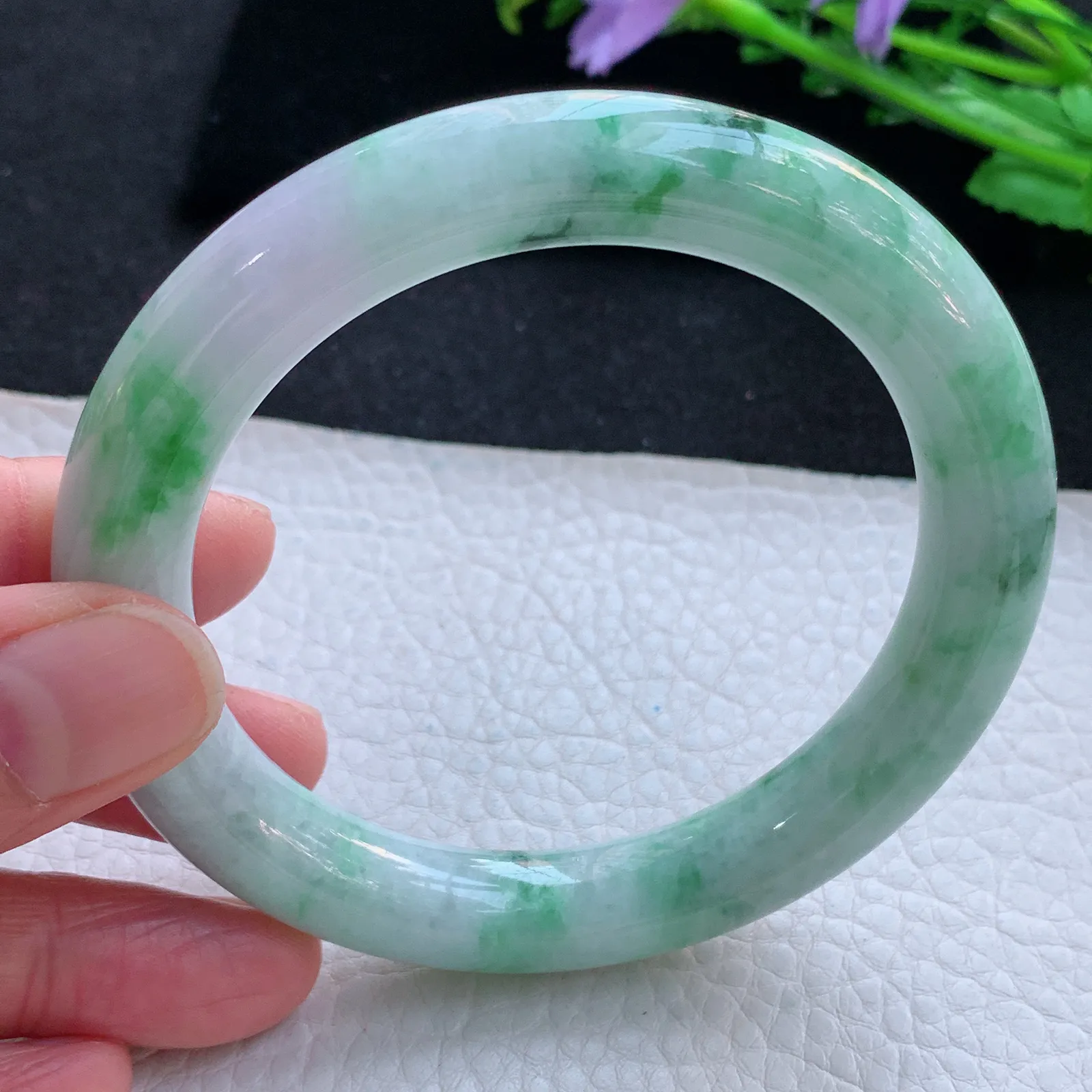n大圈口60*10.9*10.6美人镯 天然缅甸翡翠春带彩圆条玉手镯 珠宝玉手环