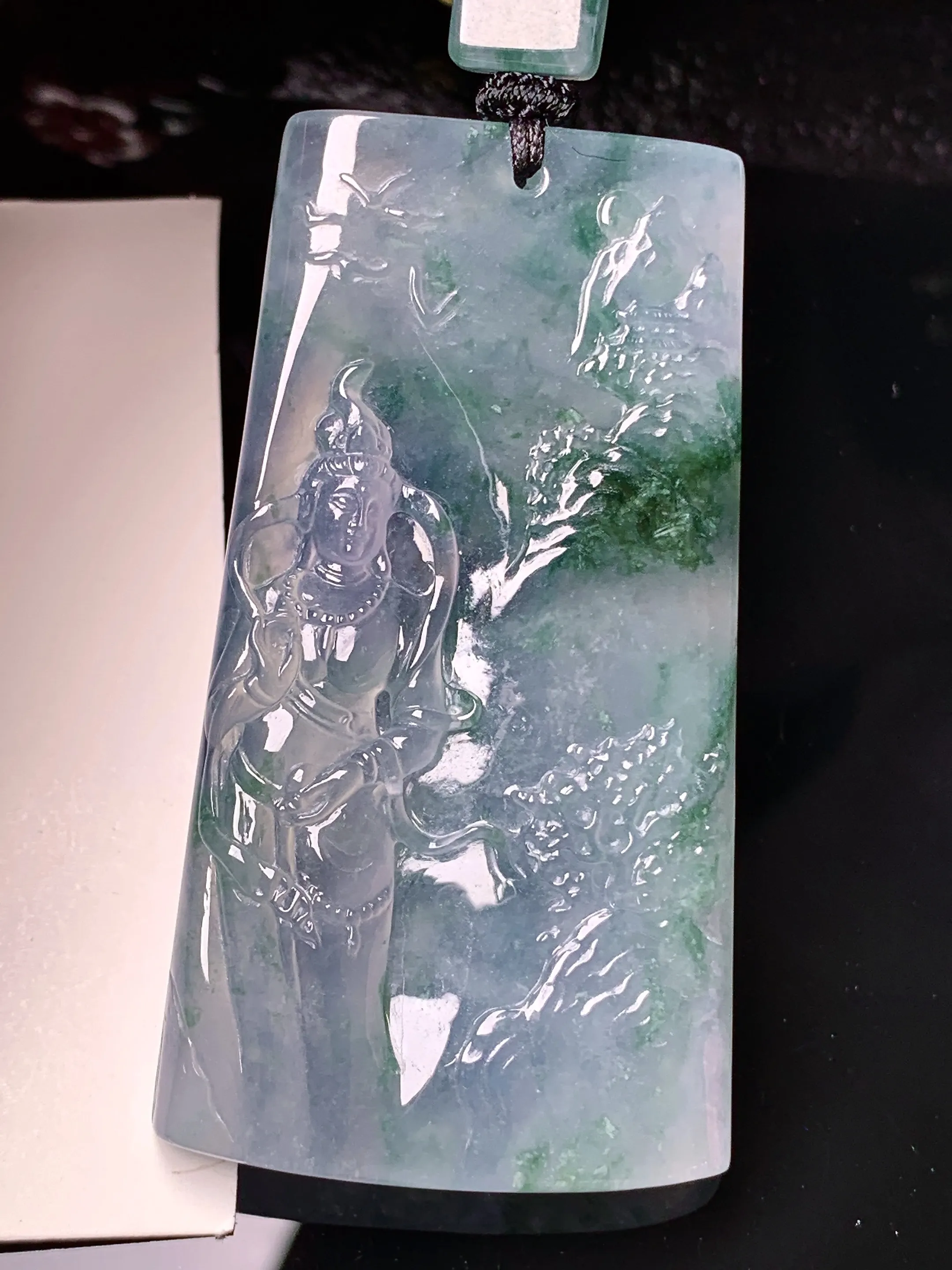 冰种飘绿观音吊坠 玉质细腻 色泽清新艳丽 整体尺寸58*31.2*5.2