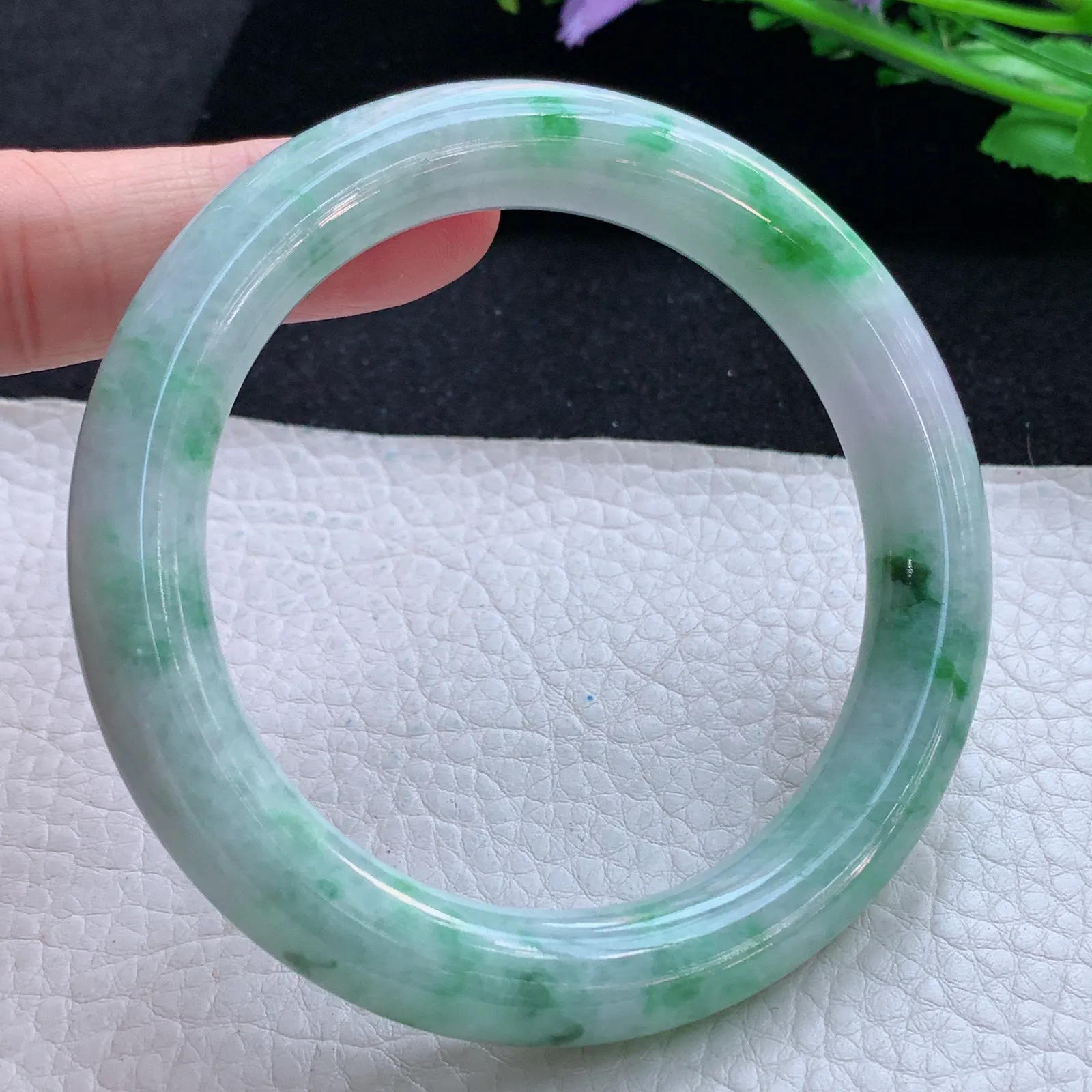 n大圈口60*10.9*10.6美人镯 天然缅甸翡翠春带彩圆条玉手镯 珠宝玉手环