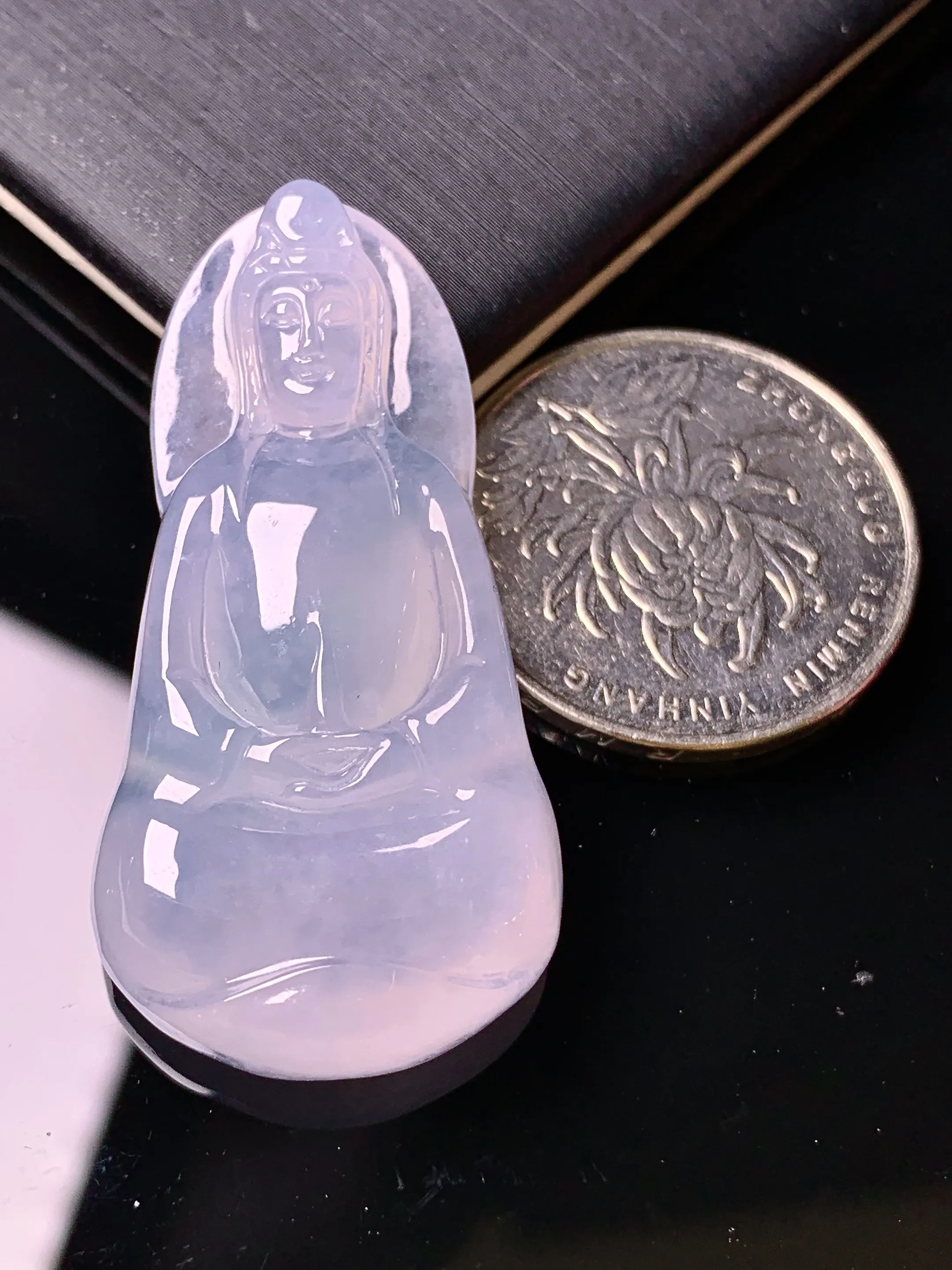 冰种观音吊坠 玉质细腻 色泽清新艳丽 整体尺寸43*21.6*7