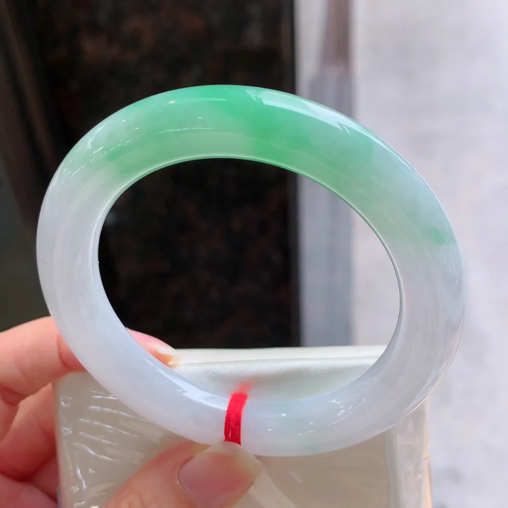 圆条冰阳绿 无瑕 尺寸:55.7/10.7 冰润 色好