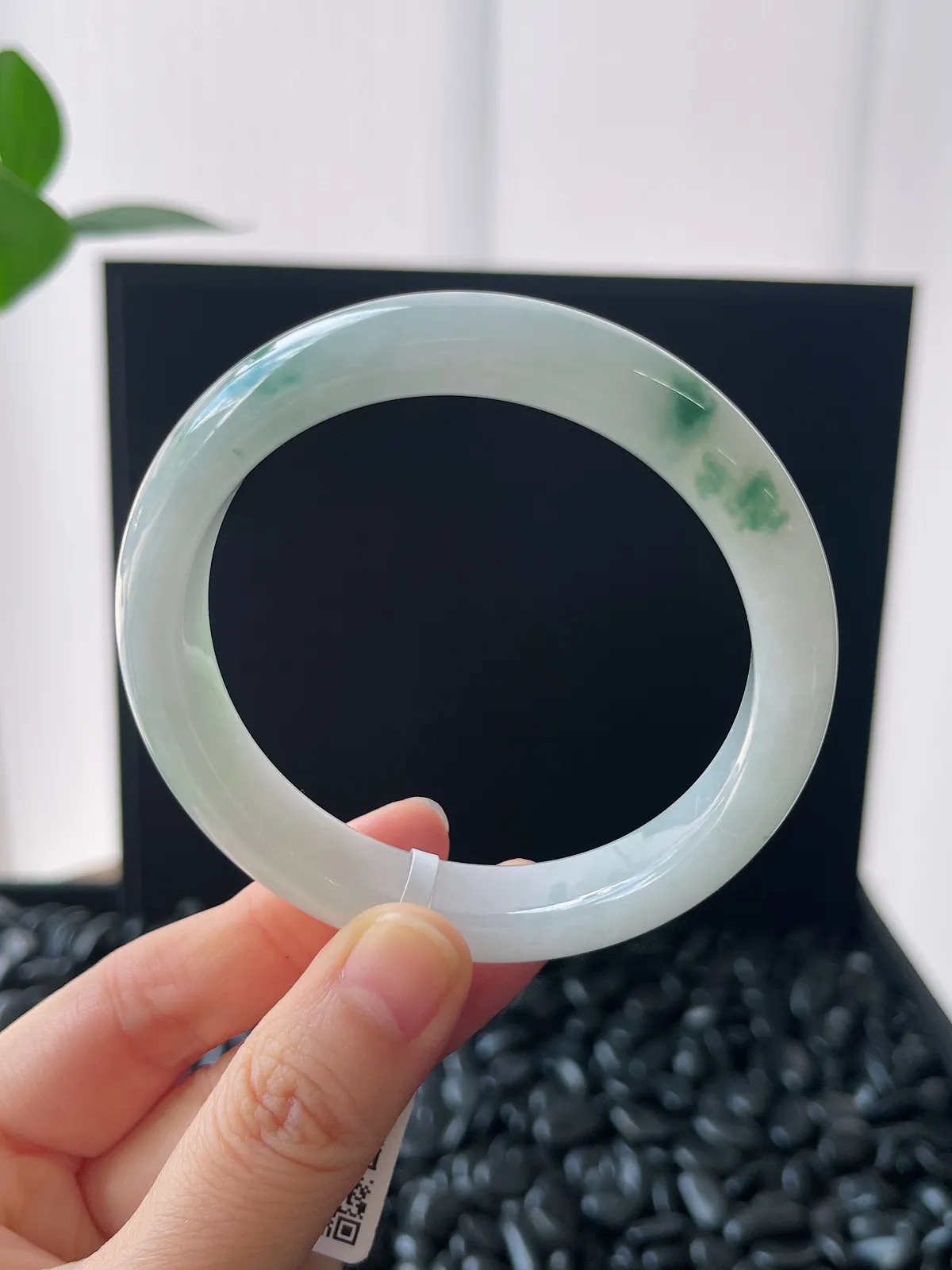 正圈56圈口，翡翠冰糯种飘绿手镯