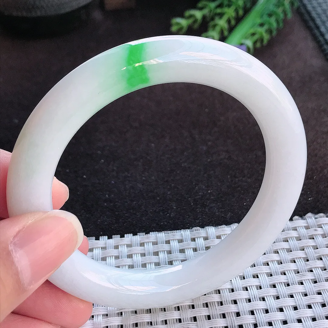 天然a货翡翠57.5/10/10.5老坑精美温润白底青飘阳绿圆条手镯玉手镯