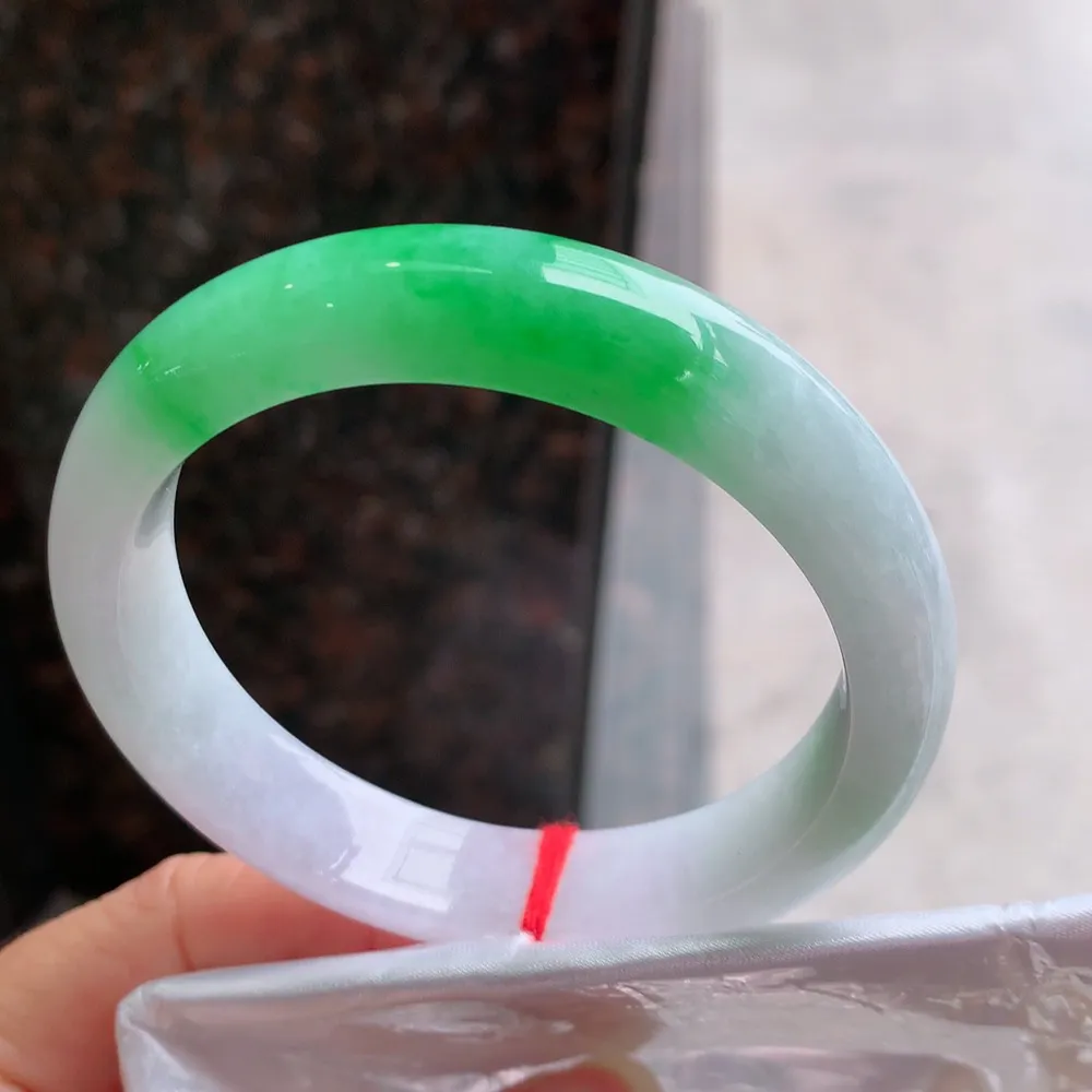 正圈冰糯阳绿 无瑕 尺寸:57.1/12.4/8.1 色好🥰🥰