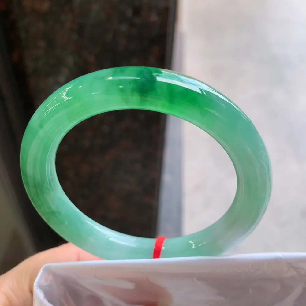 圆条高冰辣绿 无瑕 尺寸:55.1/9.7 种色兼备