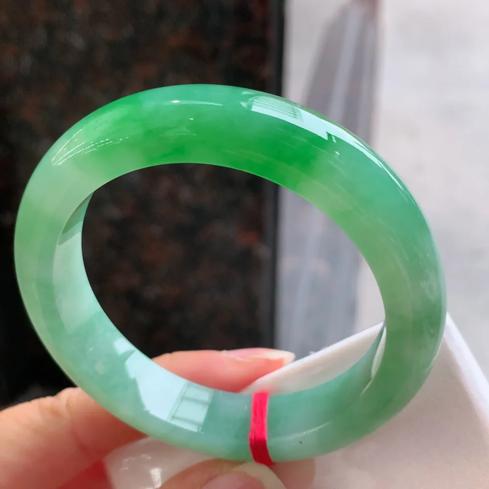 正圈冰糯芙蓉阳绿 无瑕 尺寸:53.4/12.2/8.7 色好