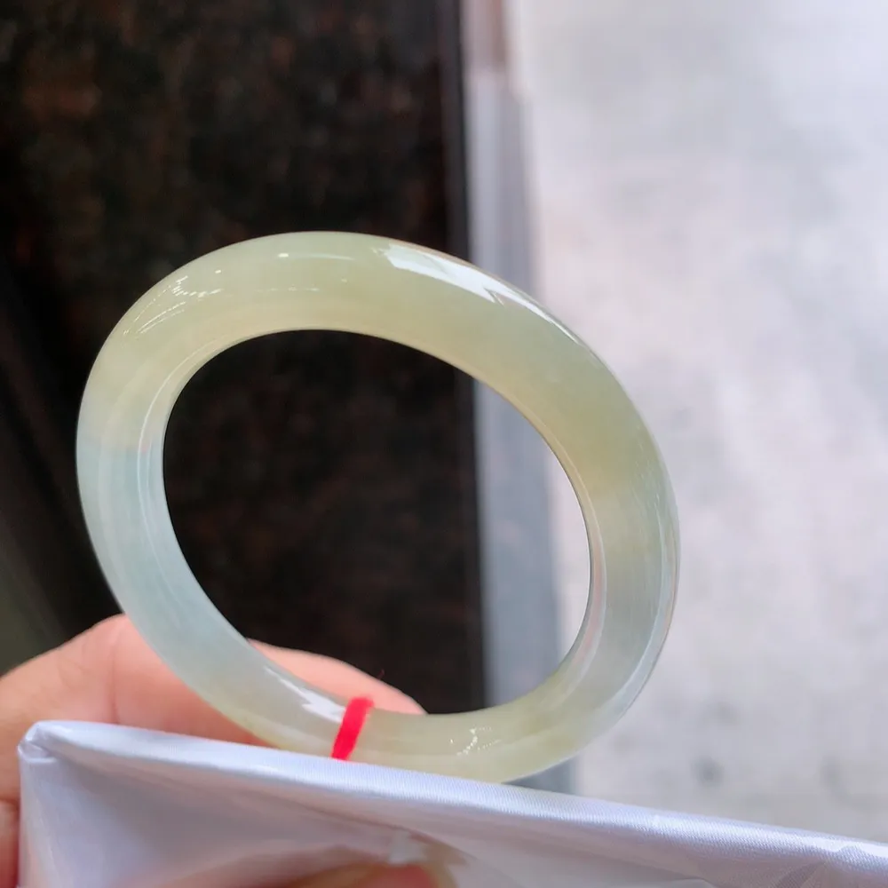 贵妃高冰黄翡 无瑕 尺寸:52.8/44.6/7.7 种色兼备🥰🥰