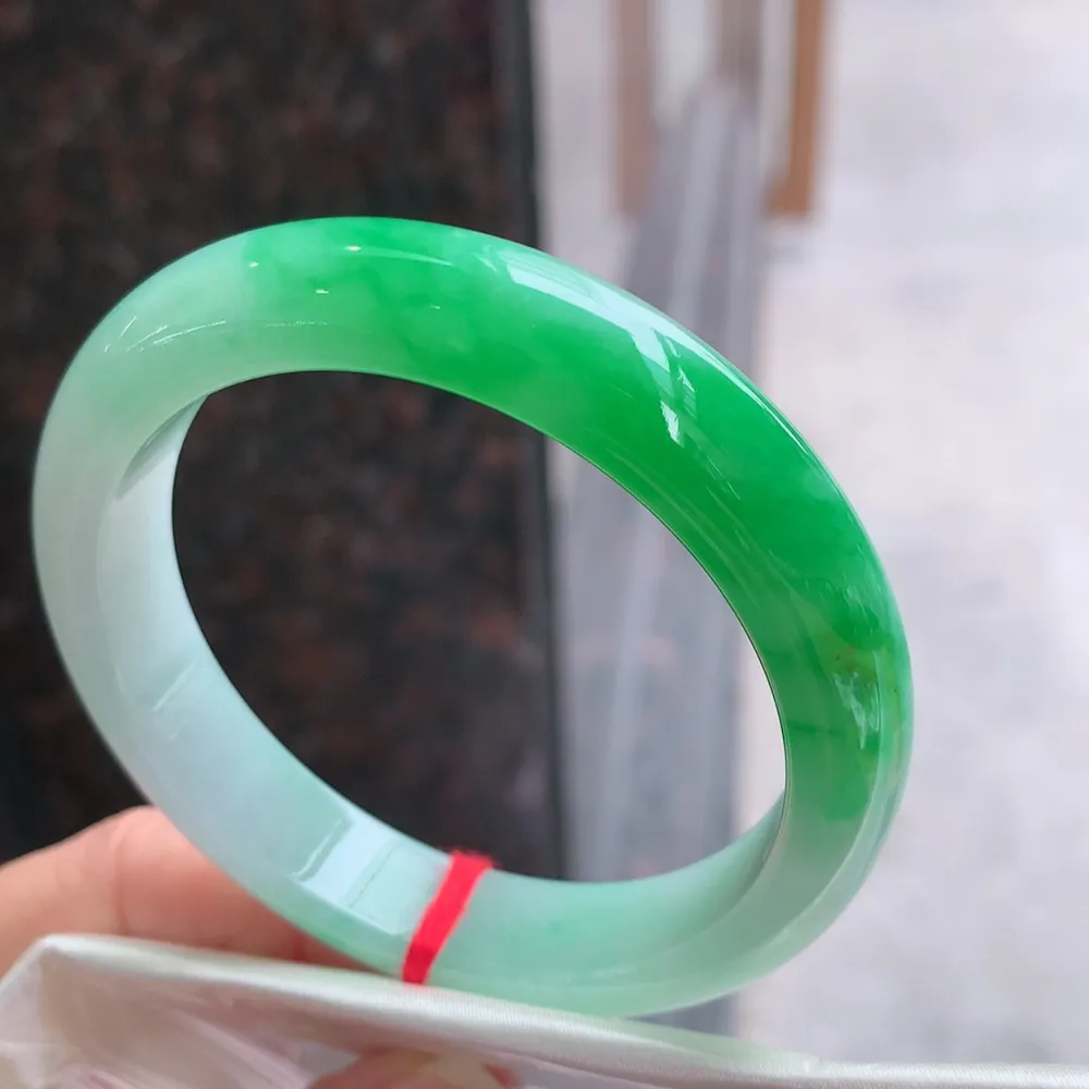 正圈一大节辣阳绿 无瑕 尺寸:55.8/12.1/8.6  色好