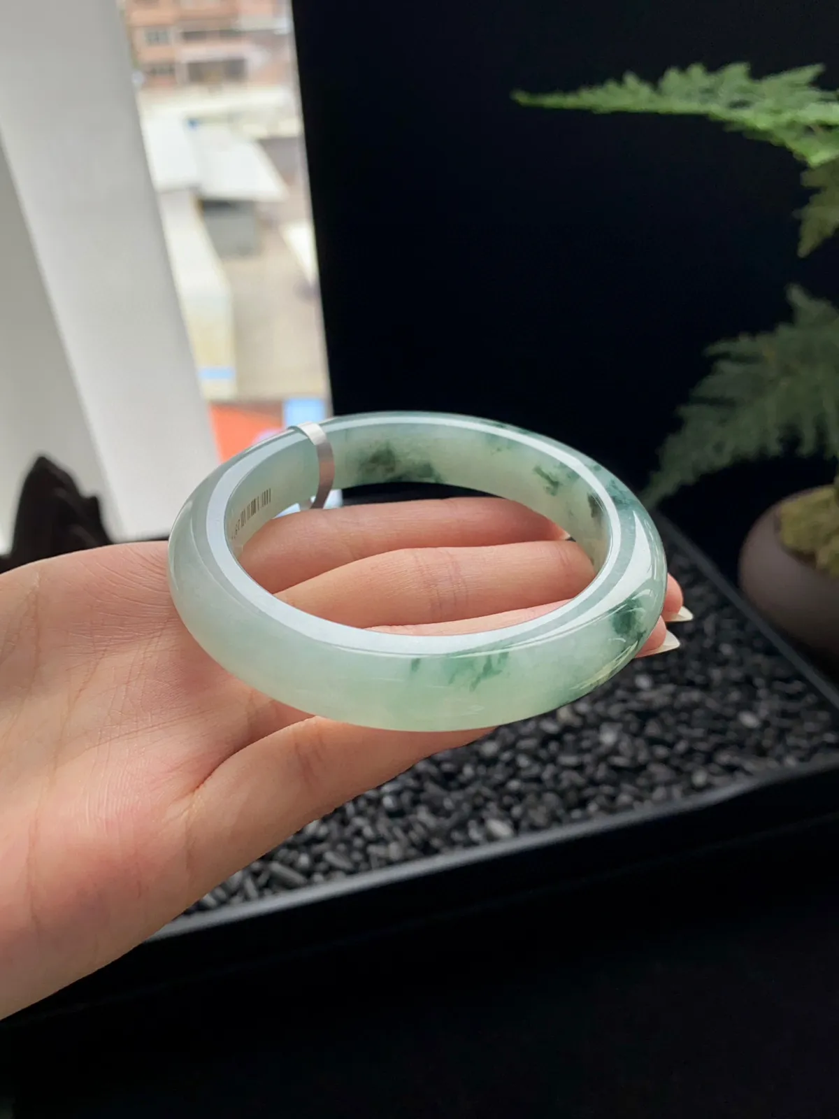 飘花手镯
尺寸：57.2*12*9.3