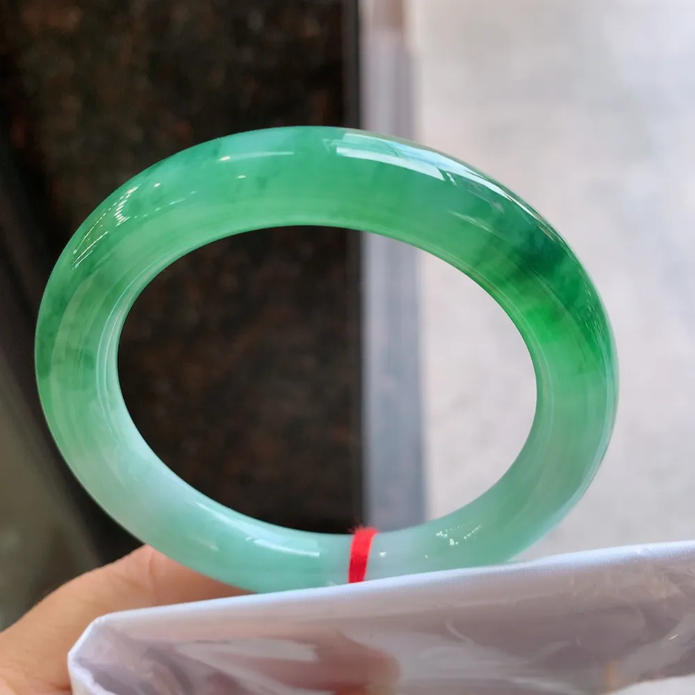 圆条高冰辣绿 无瑕 尺寸:55.1/9.7 种色兼备