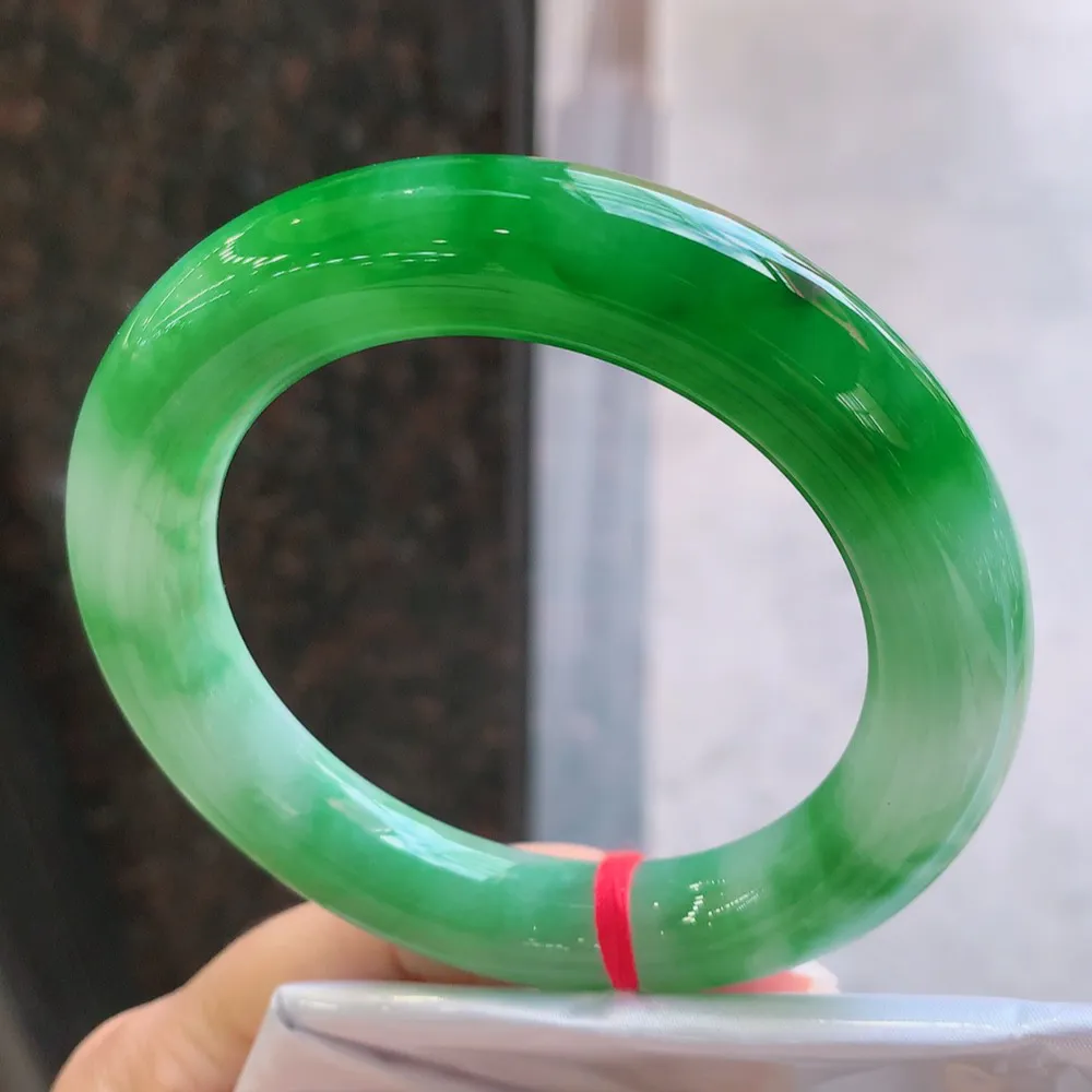 圆条一大节辣绿 无瑕 尺寸:57.4/12.1 色辣