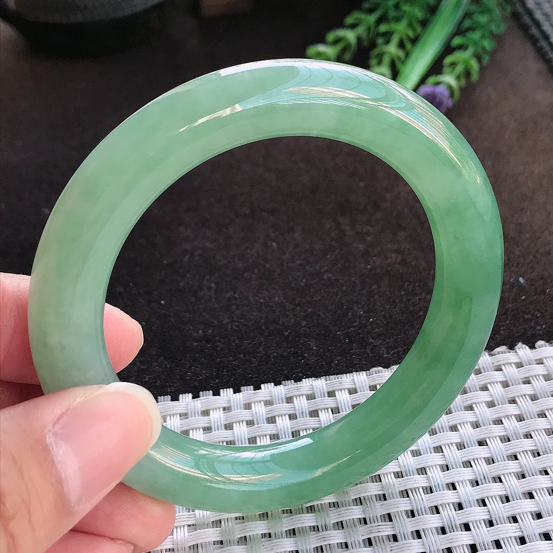 天然a货翡翠55/10.7/10.8老坑冰胶水灵冰晴满绿圆条手镯玉手镯
