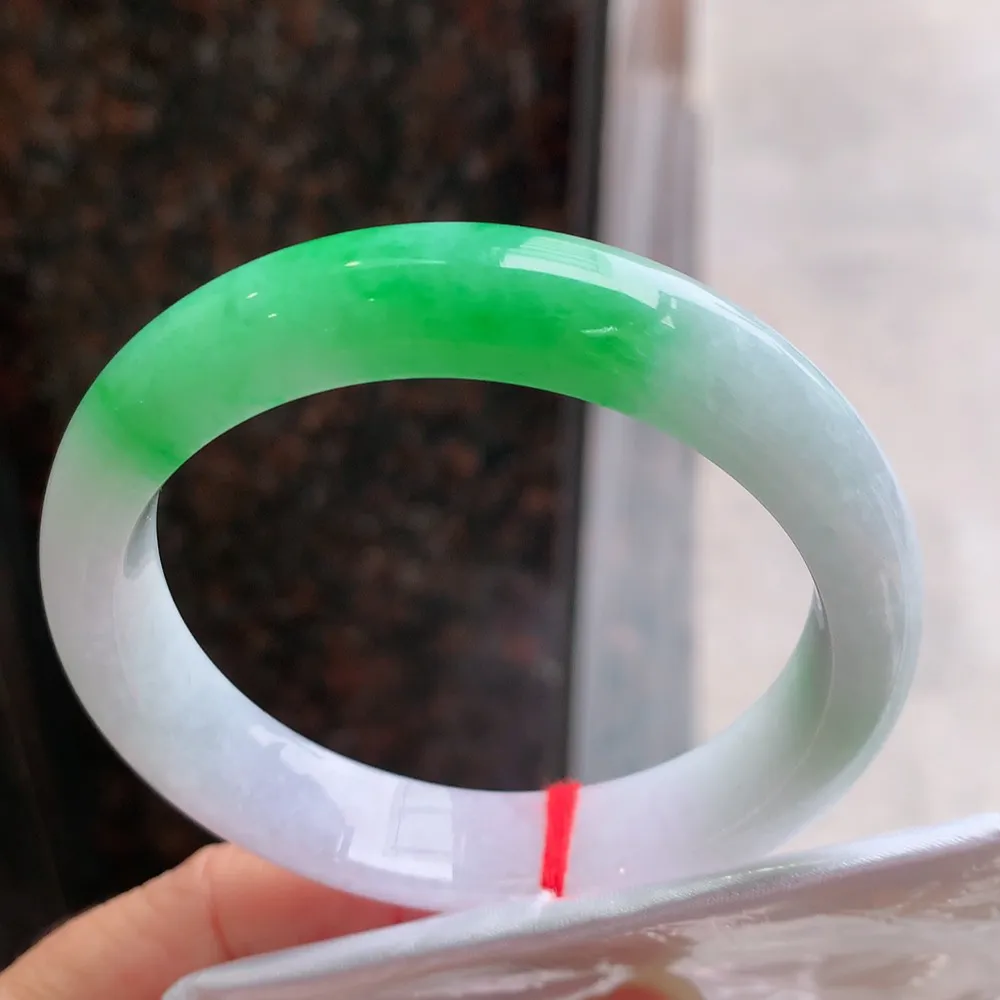 正圈冰糯阳绿 无瑕 尺寸:57.1/12.4/8.1 色好🥰🥰