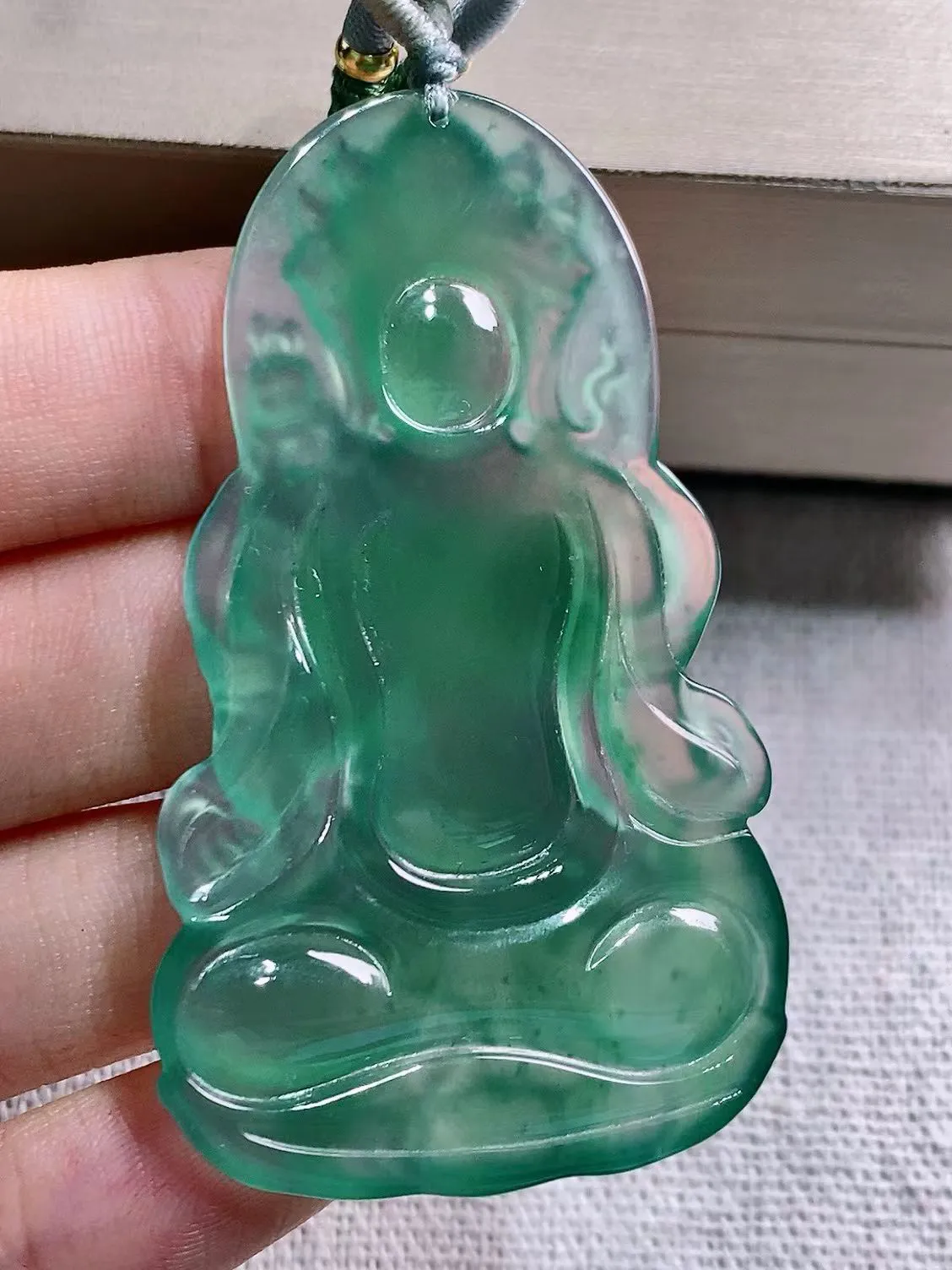 冰种底色度母吊坠 ，尺寸 42/28/3.8 性价比推荐，细腻水润