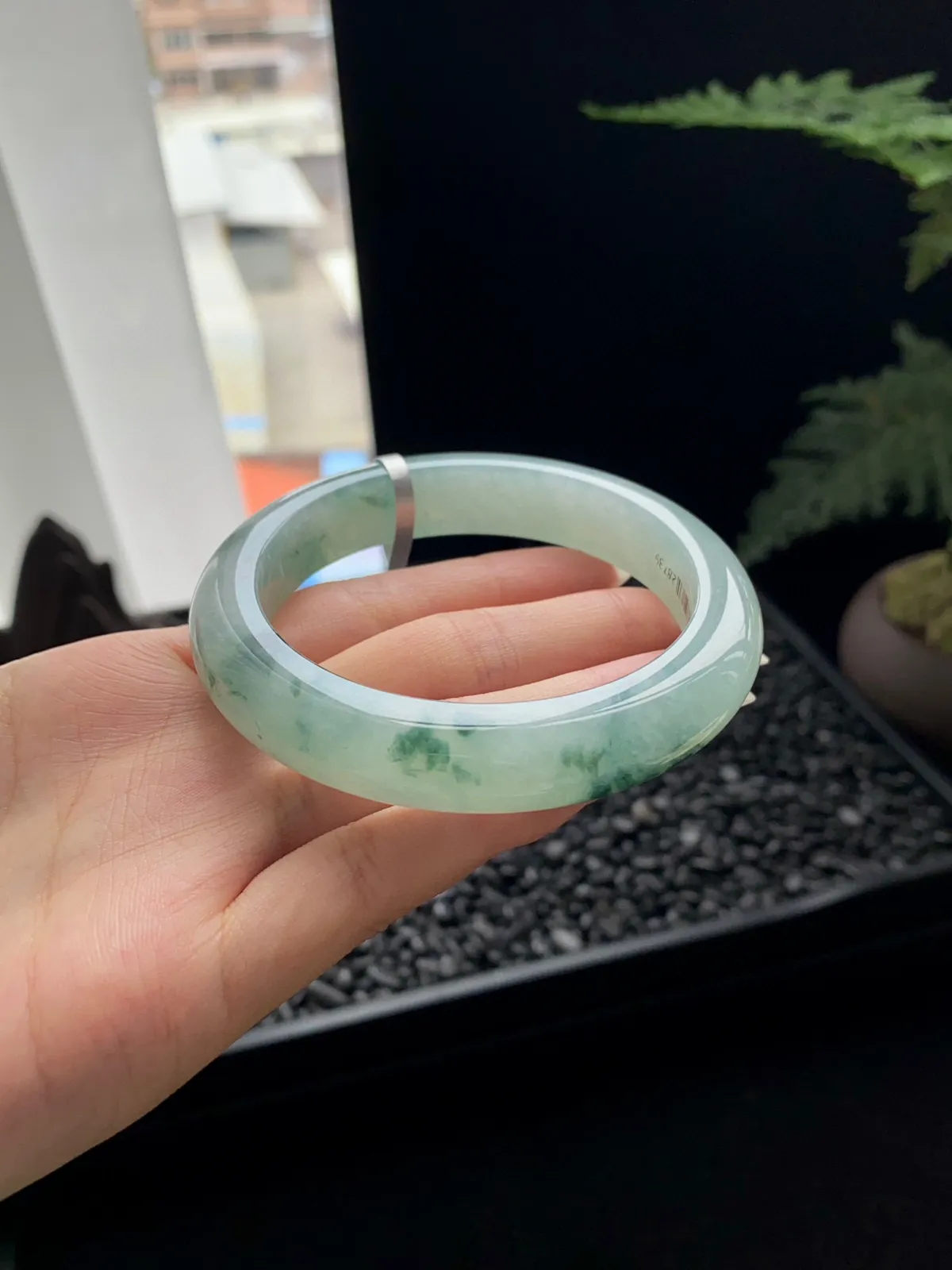 飘花手镯
尺寸：57.2*12*9.3