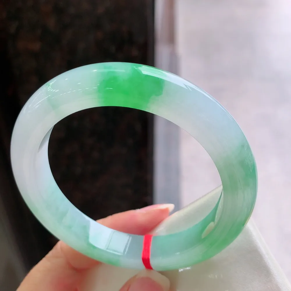 正圈高冰阳绿 无瑕 尺寸:59.1/11.8/9.7 种色俱佳