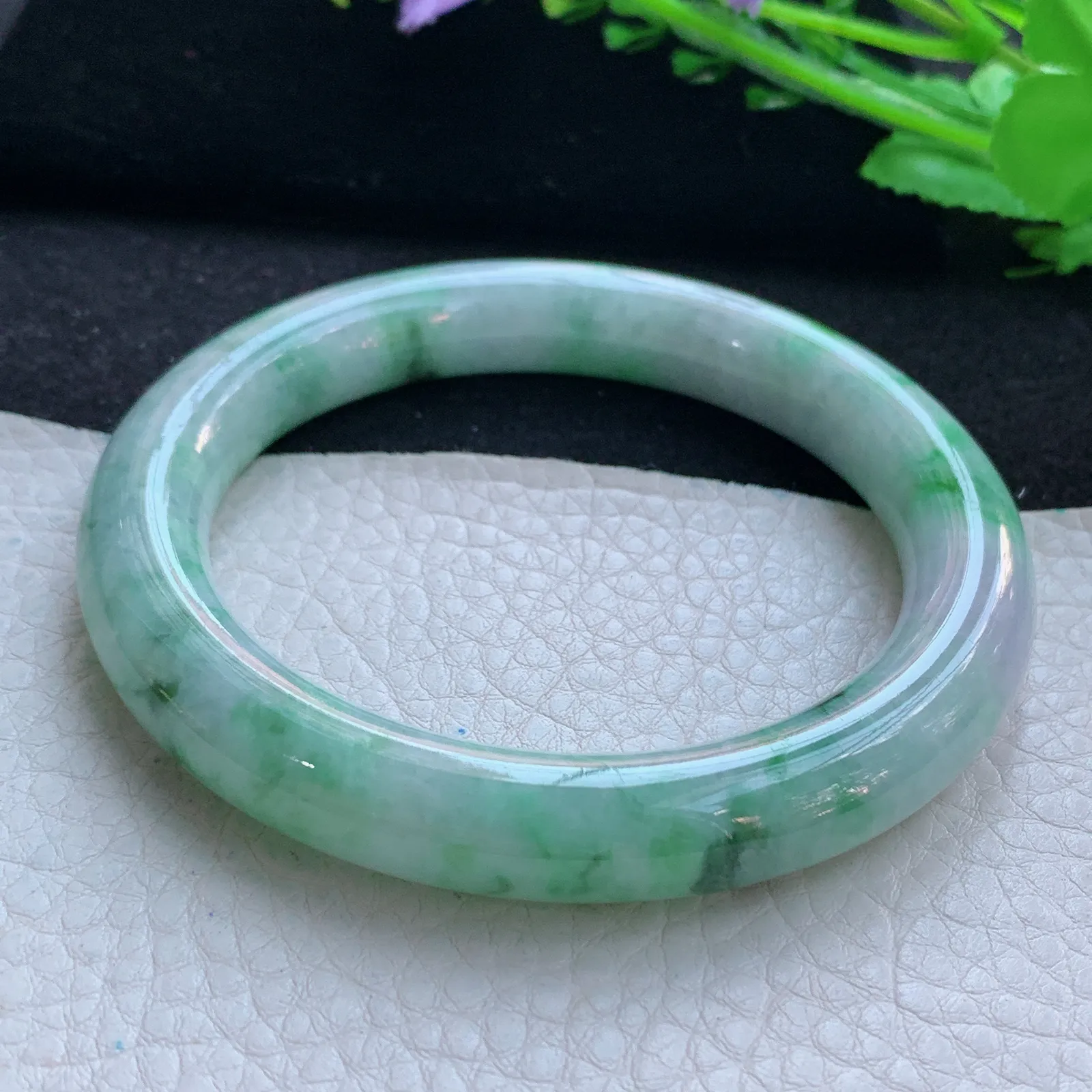 n大圈口60*10.9*10.6美人镯 天然缅甸翡翠春带彩圆条玉手镯 珠宝玉手环