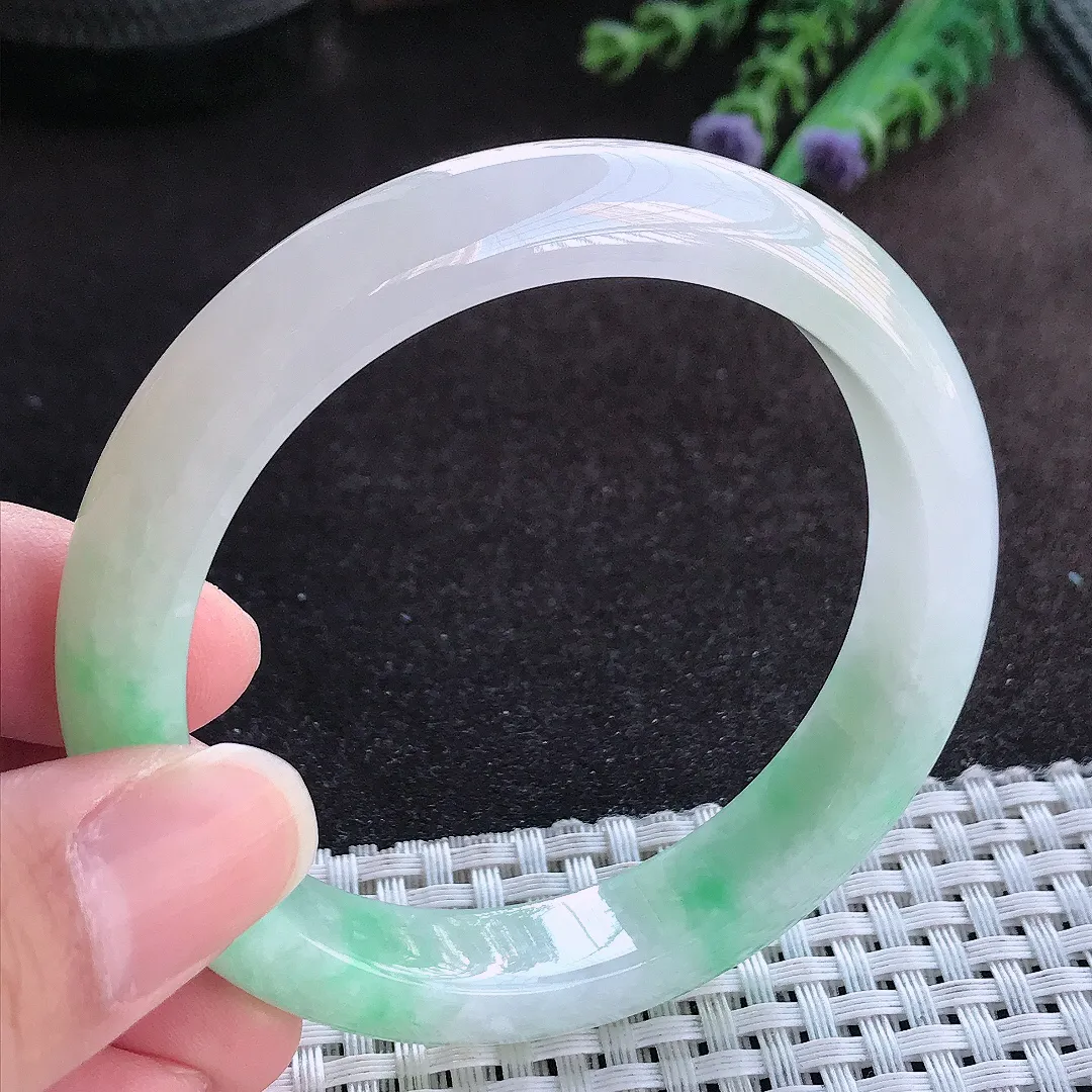 天然a货翡翠56/11.5/8.1老坑冰润水灵飘绿手镯宽边玉手镯