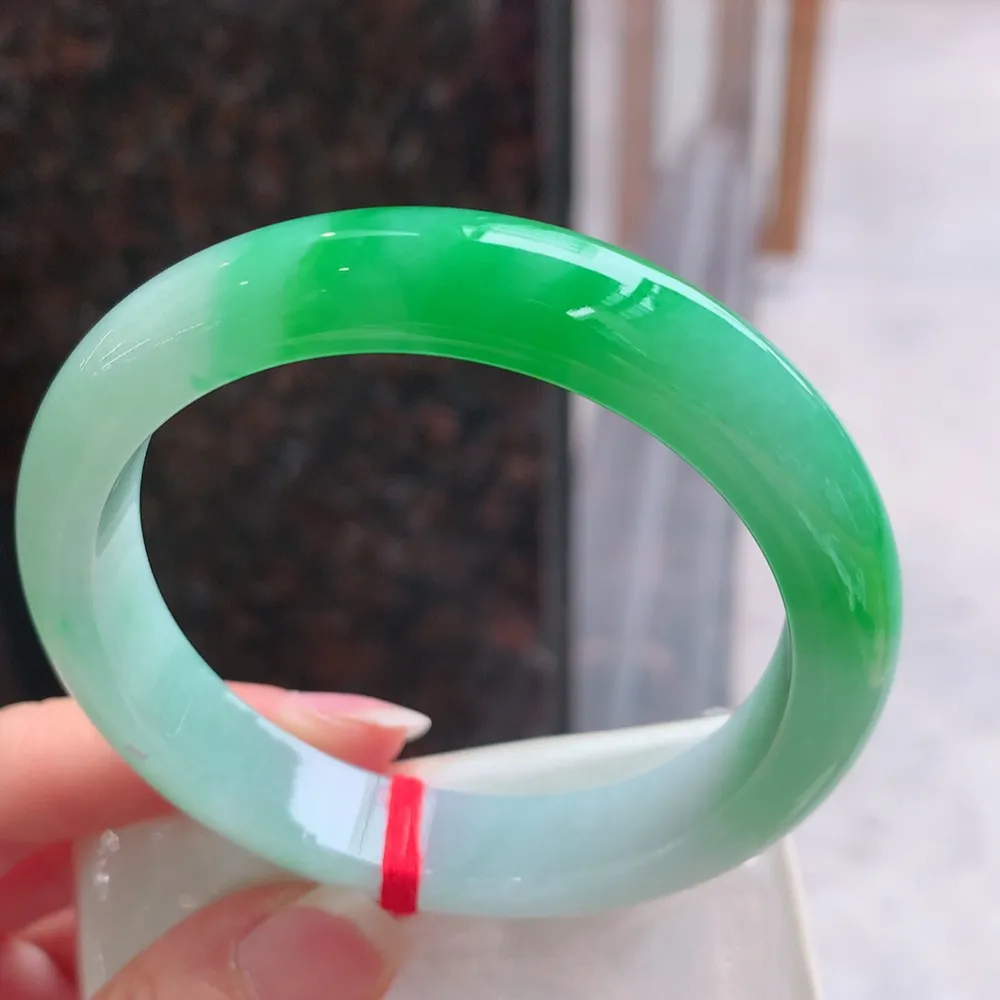 正圈一大节辣阳绿 无瑕 尺寸:55.8/12.1/8.6  色好