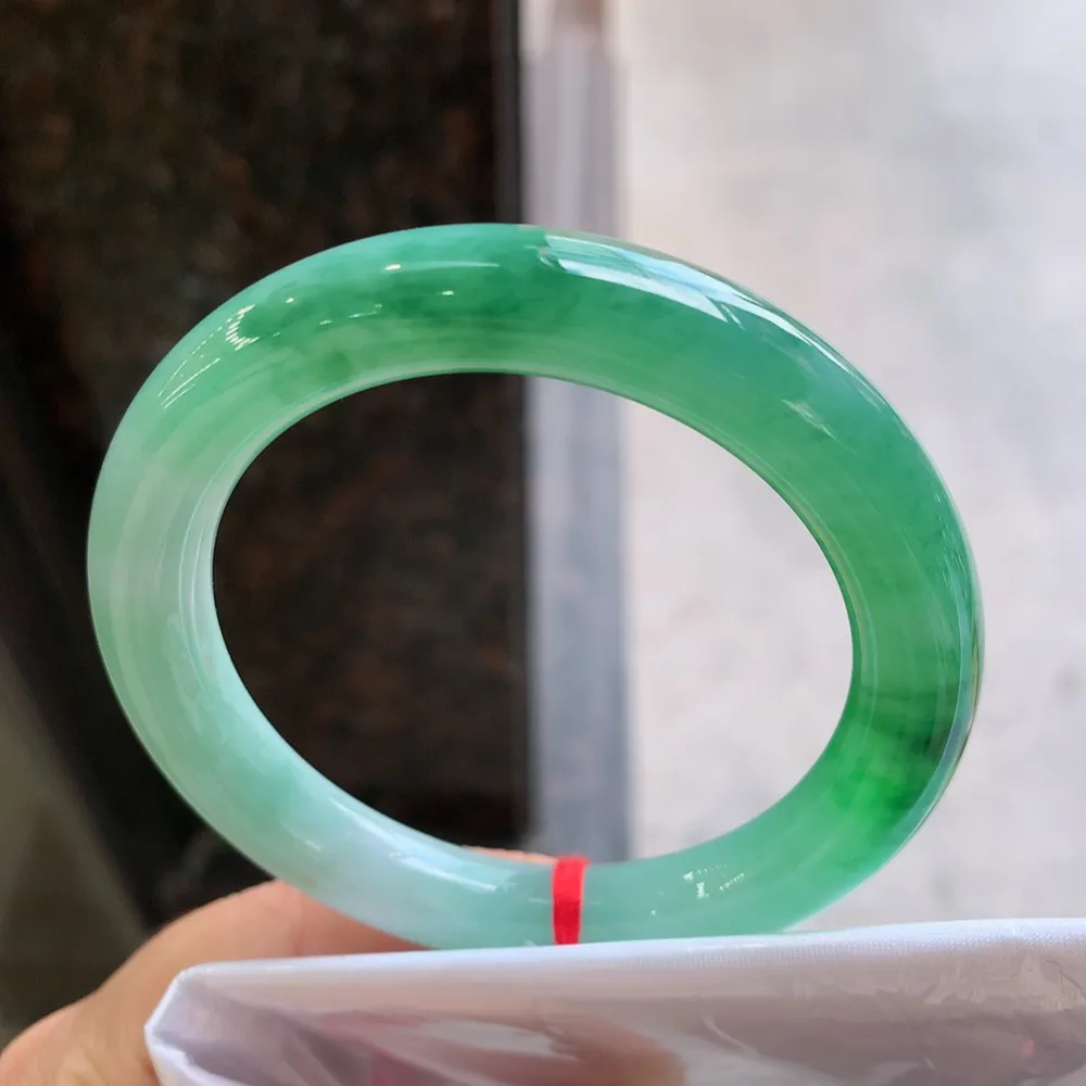 圆条高冰辣绿 无瑕 尺寸:55.1/9.7 种色兼备