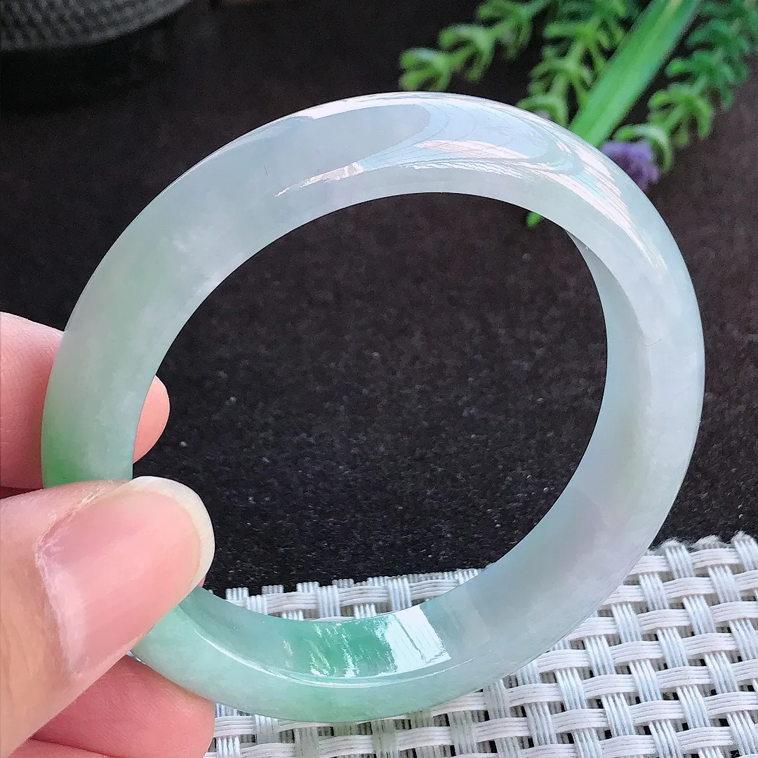 天然a货翡翠52/11.6/7.7老坑精美冰胶下圈口飘阳绿手镯宽边玉手镯