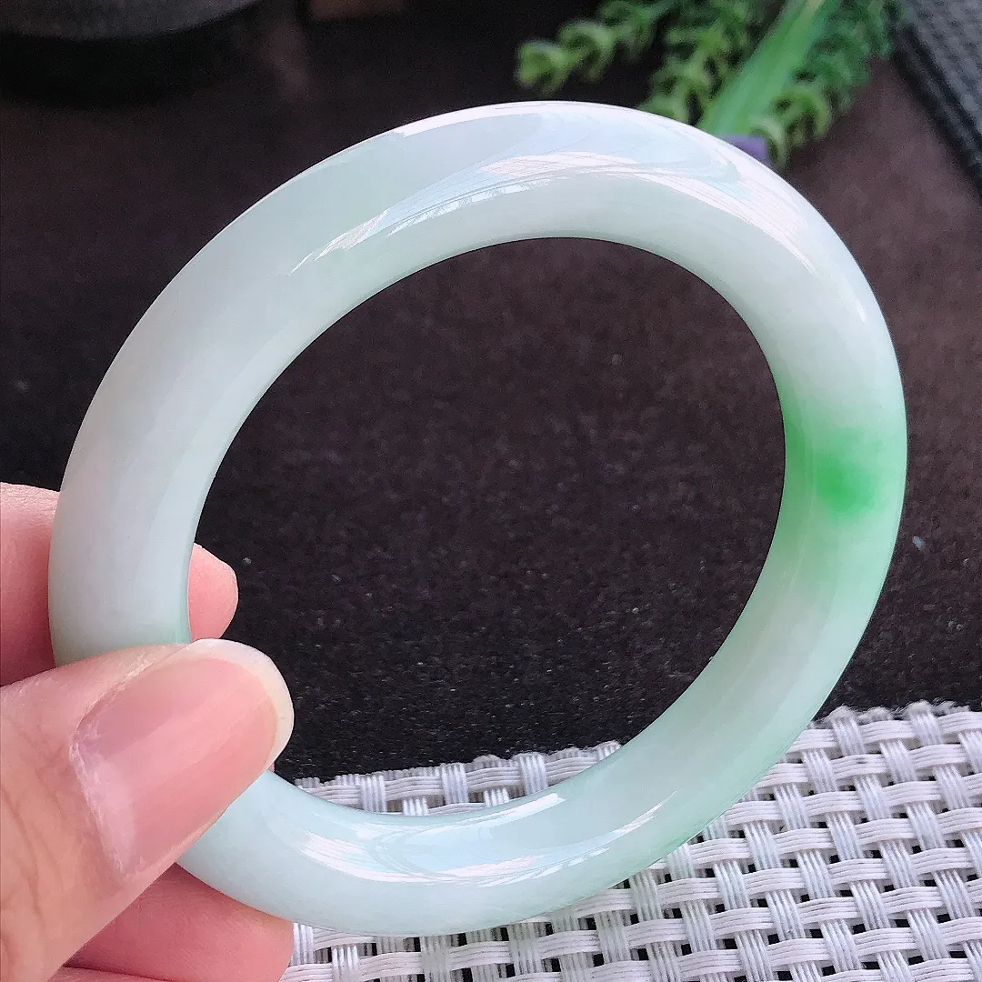 天然a货翡翠56/10.2/10.6老坑精美温润飘阳绿圆条手镯玉手镯