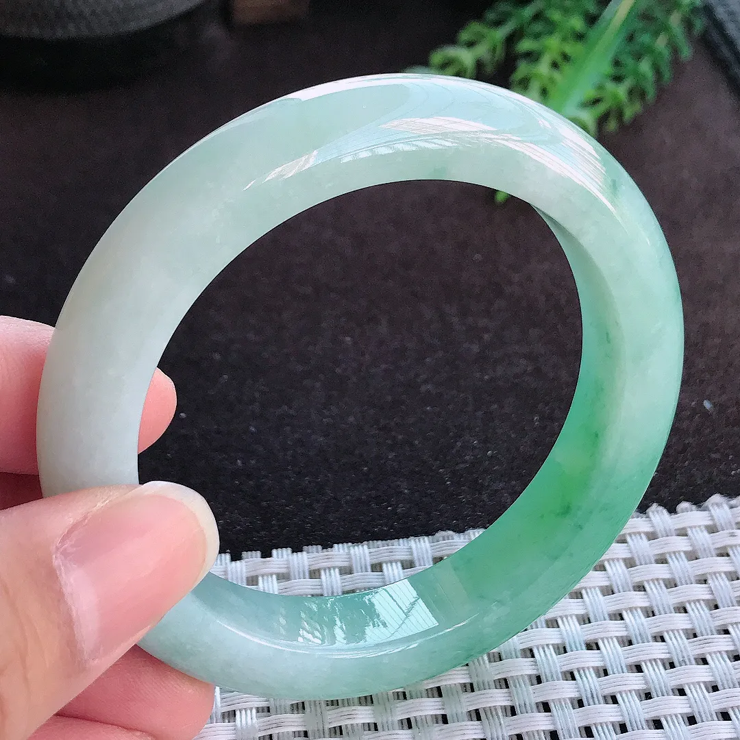 天然a货翡翠55.5/12.1/9.3老坑冰胶水灵甜绿色手镯宽边玉手镯